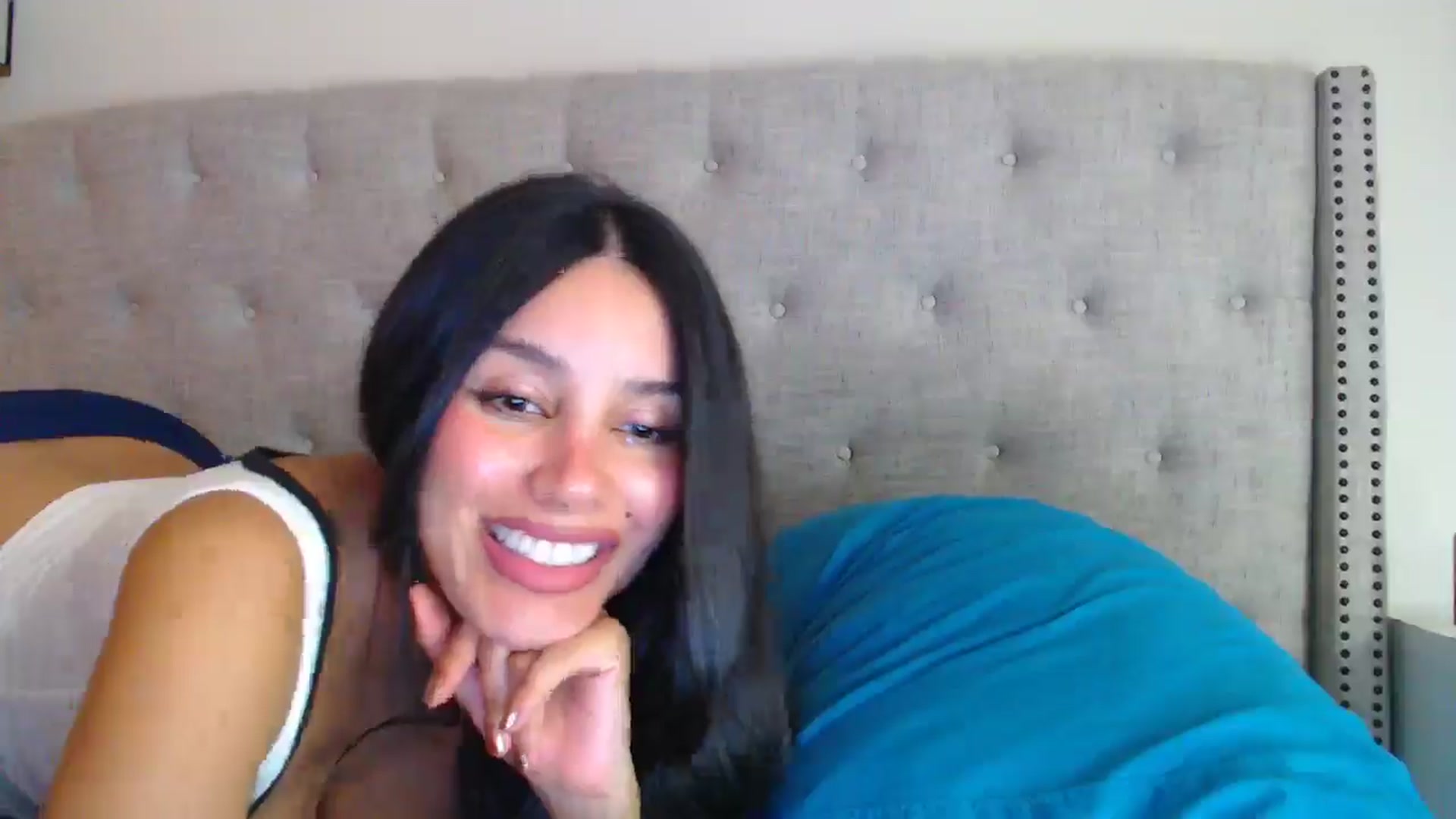 Gallery image thumbnail from SofiDiamond_'s myfreecams stream on, 12/07/2024, 19:24 image 11 of 20