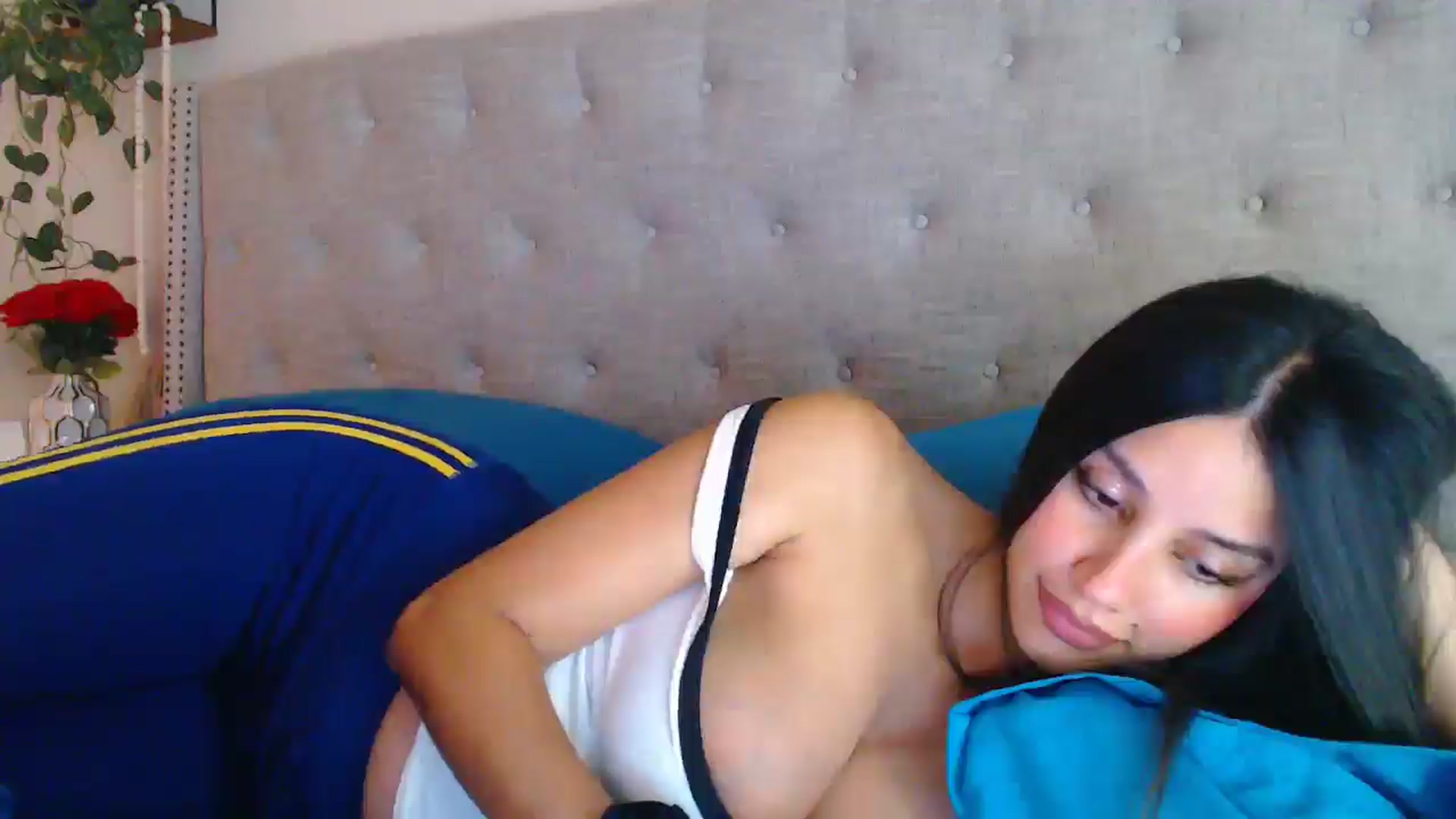 Gallery image thumbnail from SofiDiamond_'s myfreecams stream on, 12/07/2024, 19:24 image 3 of 20