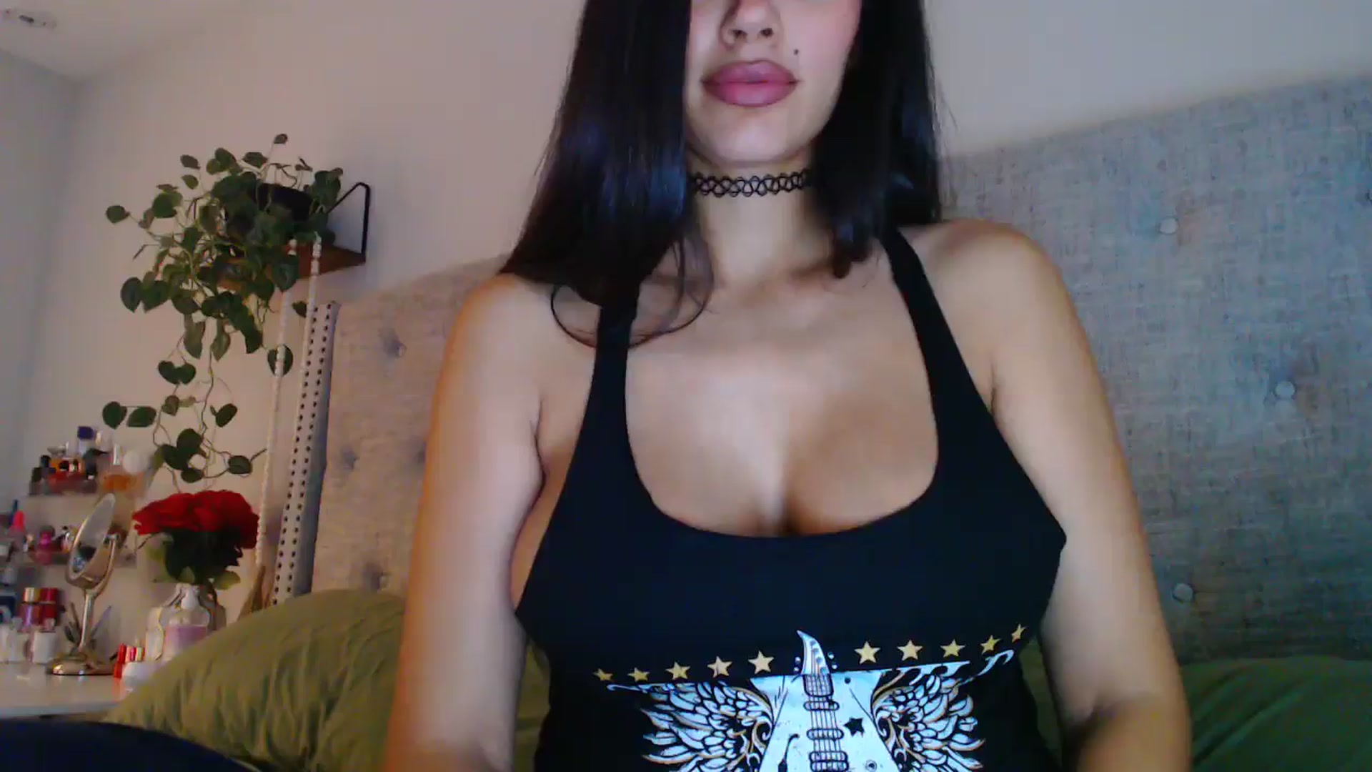 Gallery image thumbnail from SofiDiamond_'s myfreecams stream on, 12/12/2024, 18:23 image 17 of 20