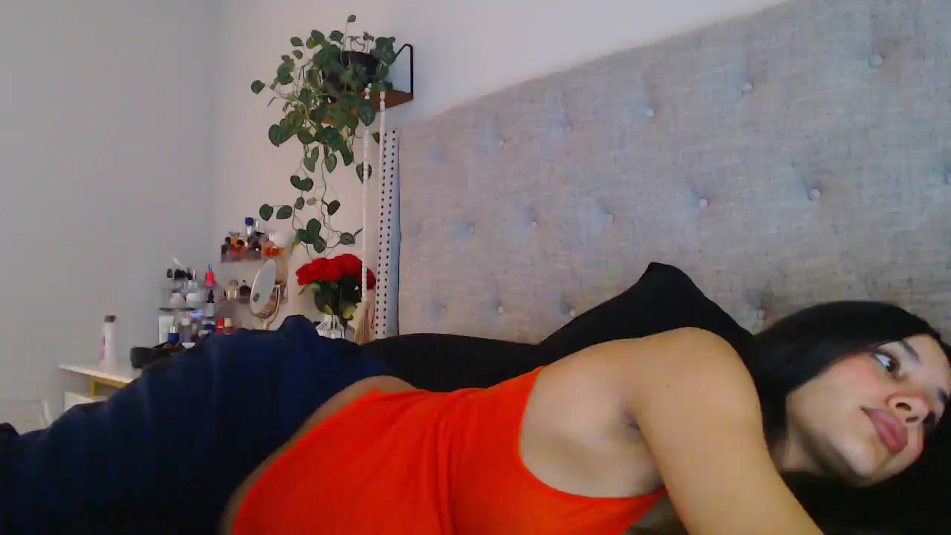 Gallery image thumbnail from SofiDiamond_'s myfreecams stream on, 12/18/2024, 17:31 image 19 of 20