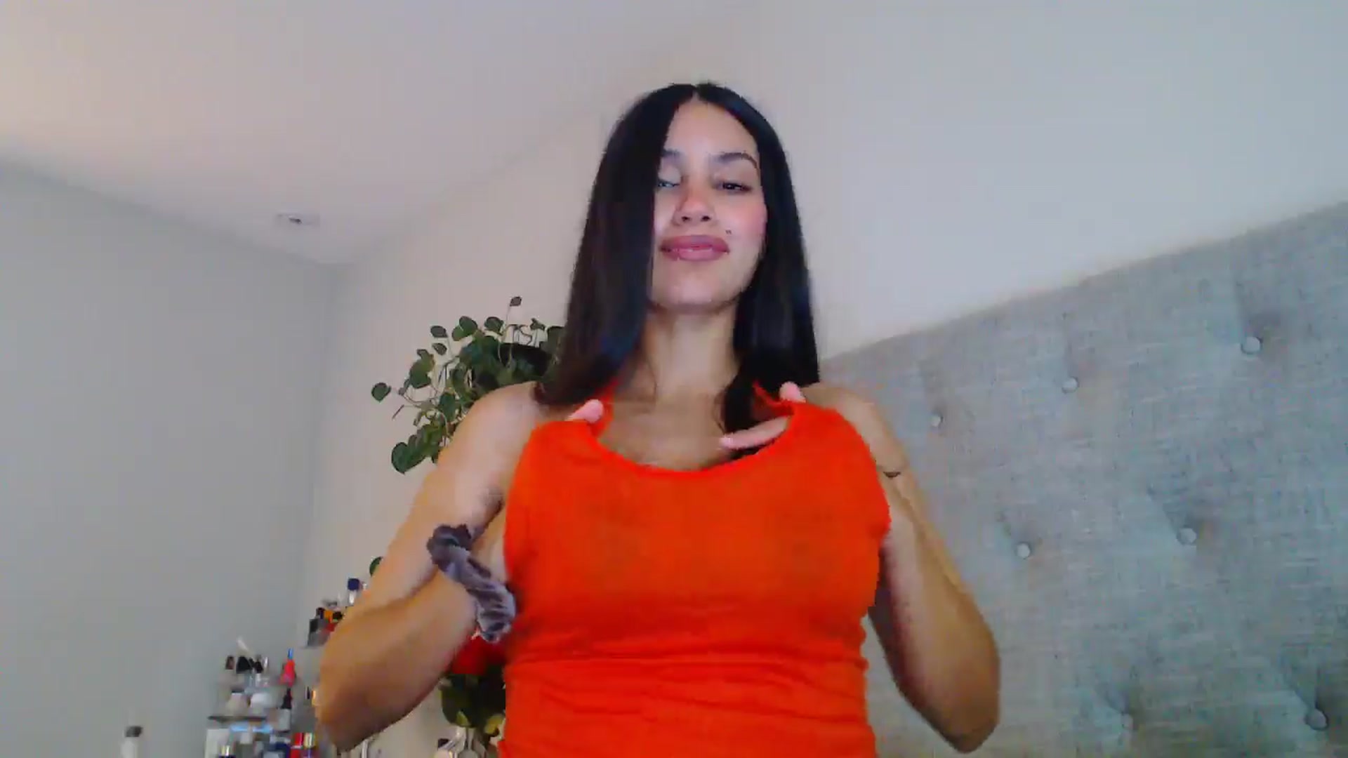 Gallery image thumbnail from SofiDiamond_'s myfreecams stream on, 12/18/2024, 18:13 image 5 of 20