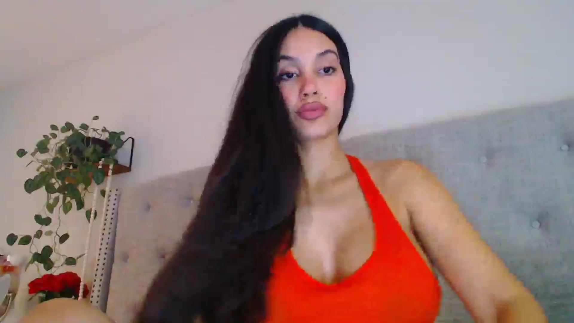 Gallery image thumbnail from SofiDiamond_'s myfreecams stream on, 12/18/2024, 18:13 image 19 of 20