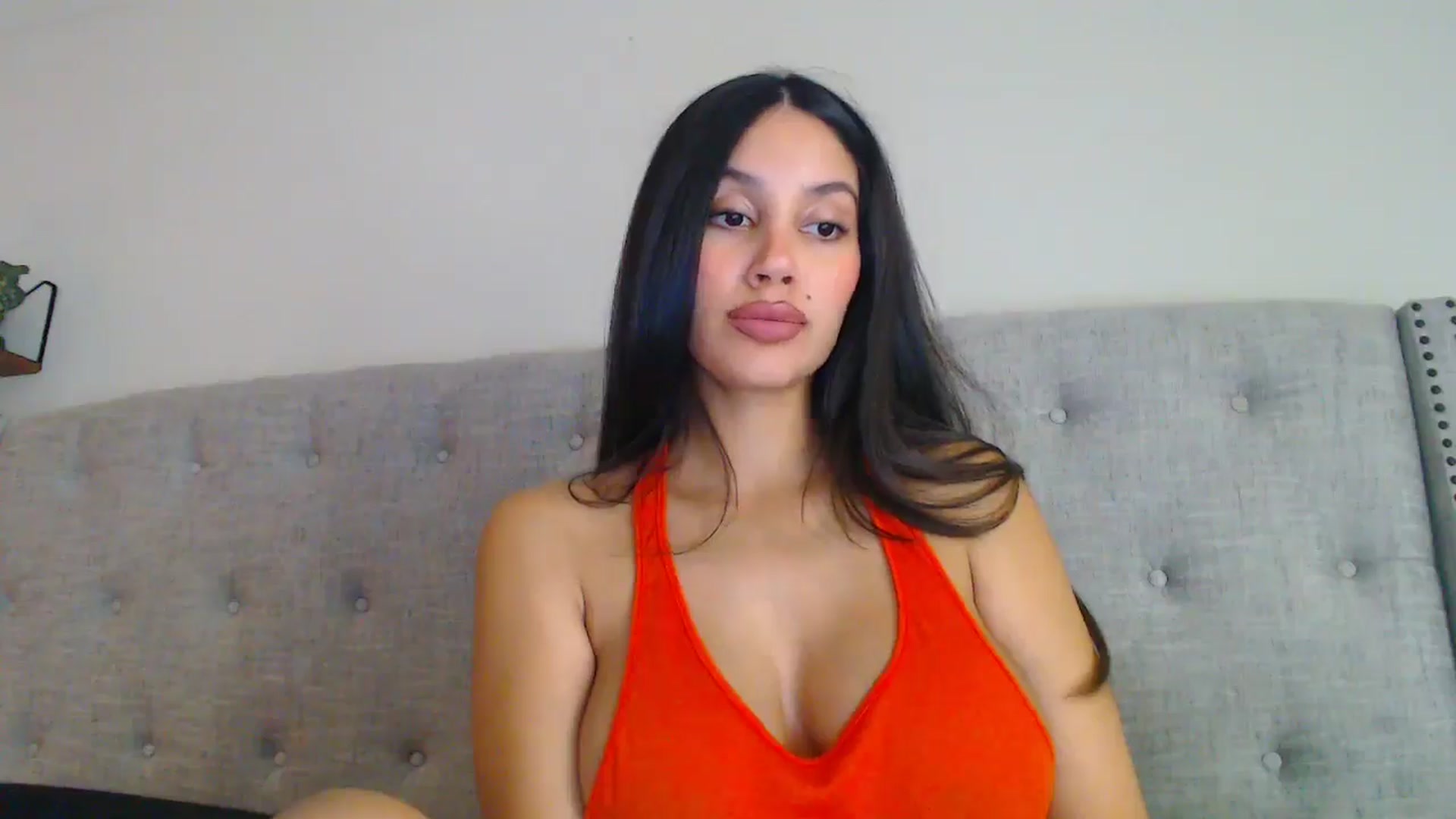 Gallery image thumbnail from SofiDiamond_'s myfreecams stream on, 12/18/2024, 19:22 image 13 of 20