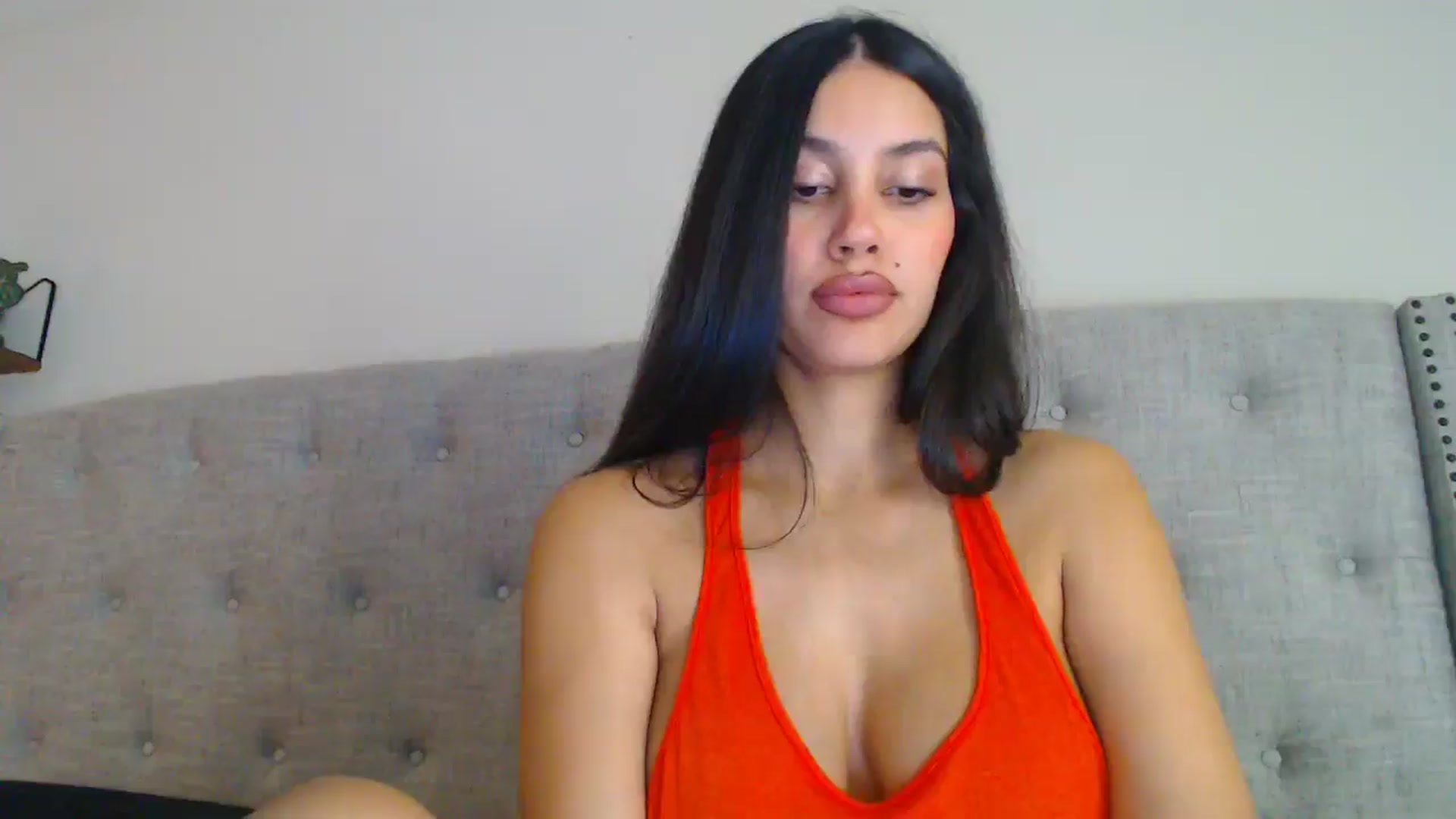 Gallery image thumbnail from SofiDiamond_'s myfreecams stream on, 12/18/2024, 19:22 image 12 of 20