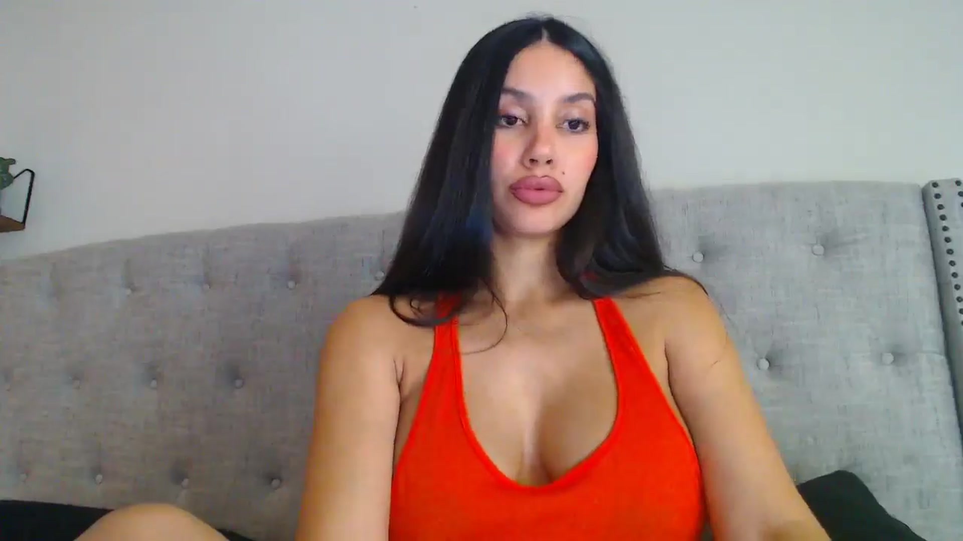 Gallery image thumbnail from SofiDiamond_'s myfreecams stream on, 12/18/2024, 19:22 image 20 of 20