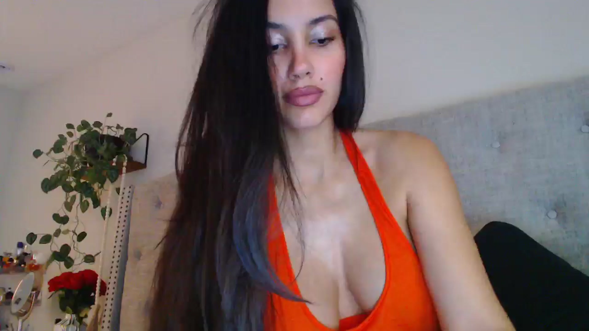 Gallery image thumbnail from SofiDiamond_'s myfreecams stream on, 12/19/2024, 18:51 image 16 of 20