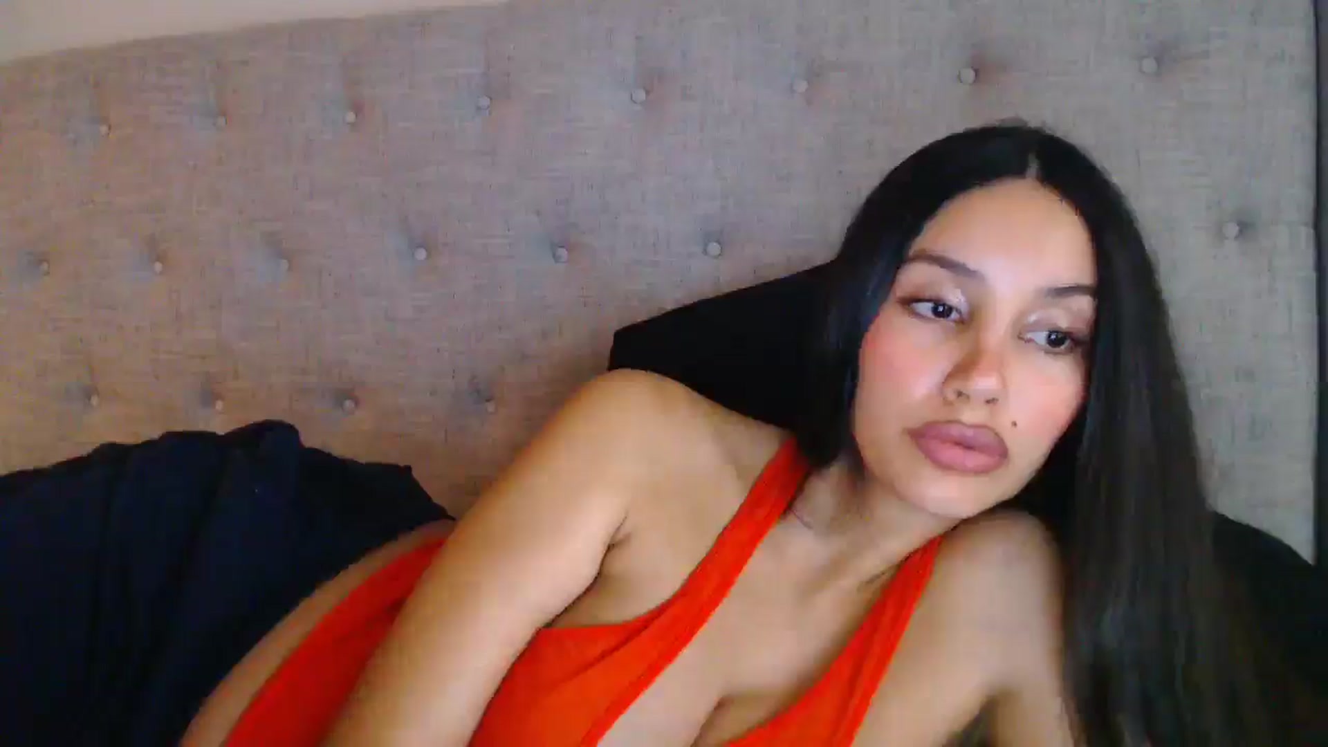 Gallery image thumbnail from SofiDiamond_'s myfreecams stream on, 12/19/2024, 18:51 image 4 of 20