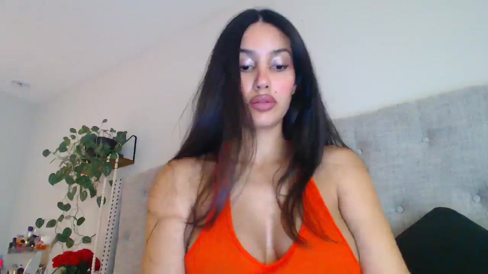 Gallery image thumbnail from SofiDiamond_'s myfreecams stream on, 12/19/2024, 18:51 image 17 of 20