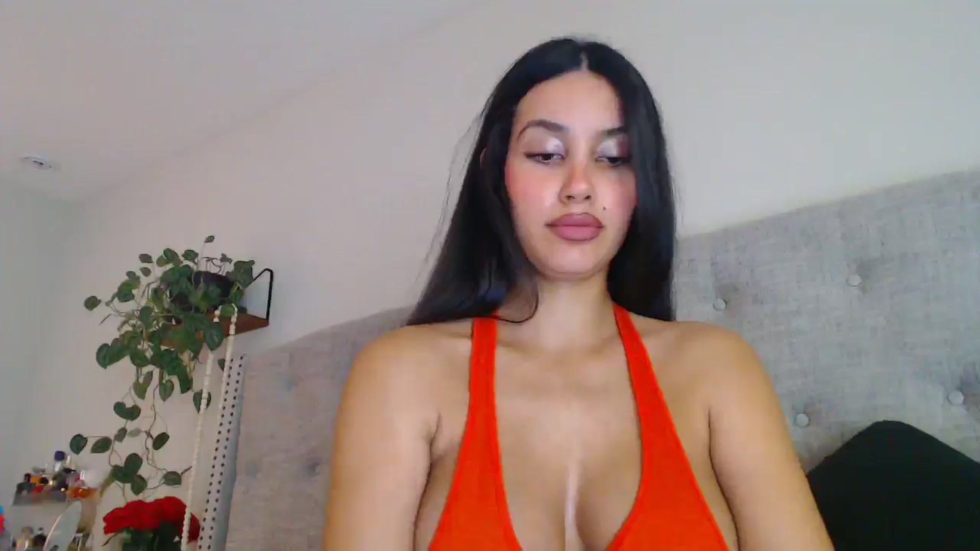 Gallery image thumbnail from SofiDiamond_'s myfreecams stream on, 12/19/2024, 18:51 image 20 of 20