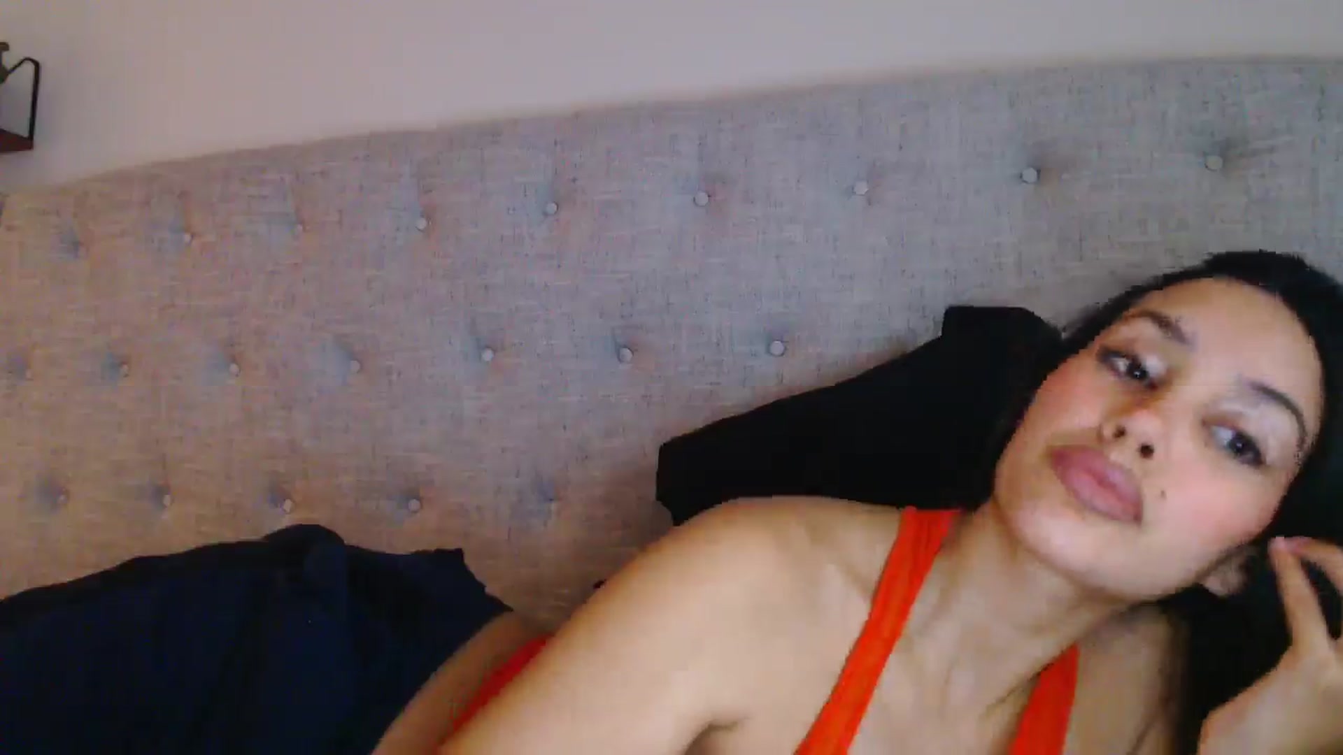 Gallery image thumbnail from SofiDiamond_'s myfreecams stream on, 12/19/2024, 18:51 image 7 of 20