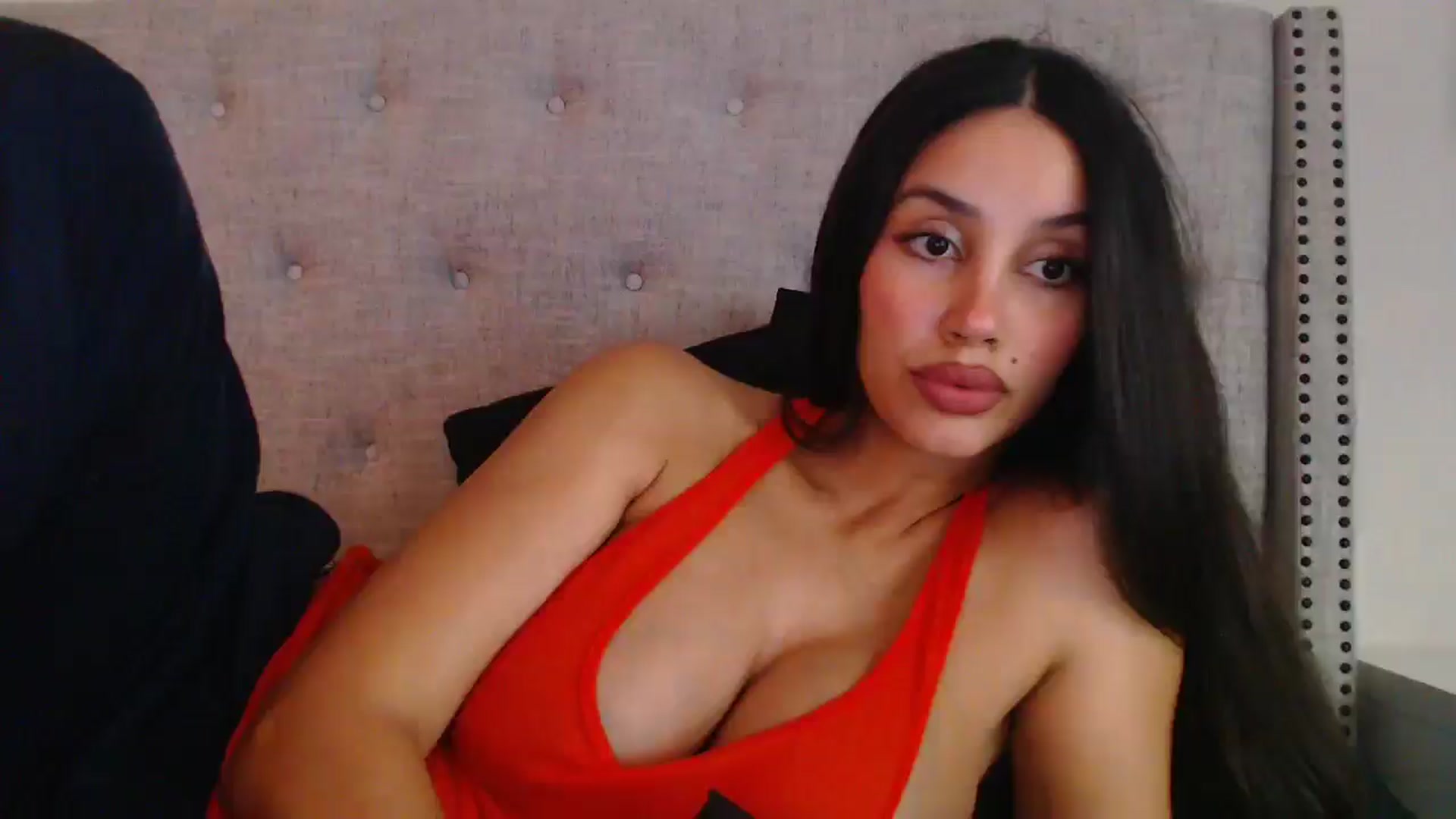 Gallery image thumbnail from SofiDiamond_'s myfreecams stream on, 12/19/2024, 19:22 image 4 of 20