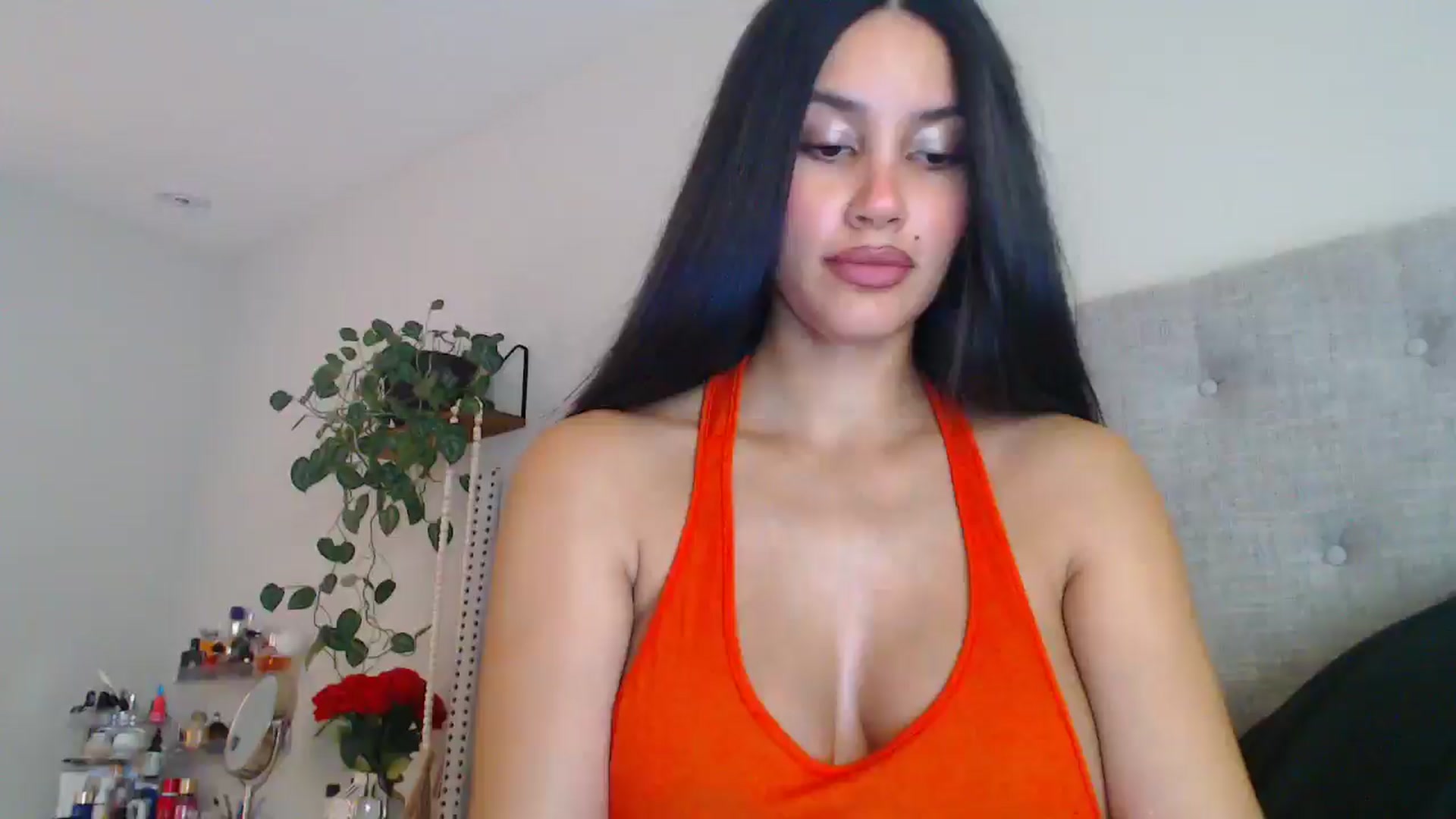 Gallery image thumbnail from SofiDiamond_'s myfreecams stream on, 12/19/2024, 19:22 image 2 of 20