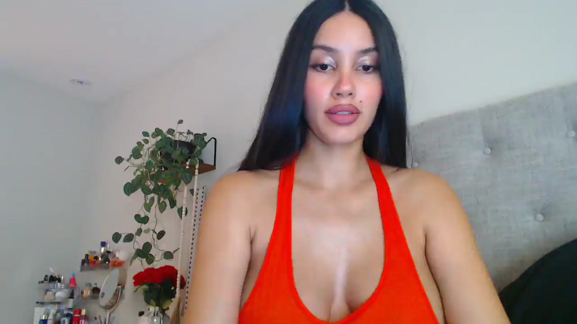 Gallery image thumbnail from SofiDiamond_'s myfreecams stream on, 12/19/2024, 19:22 image 3 of 20
