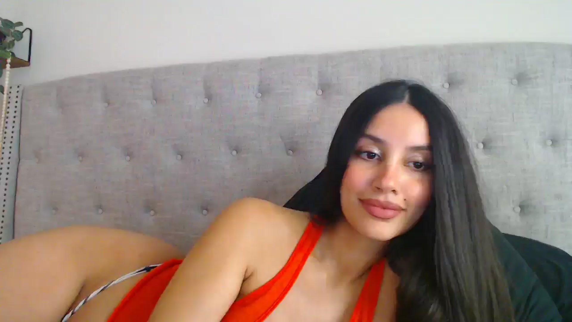 Gallery image thumbnail from SofiDiamond_'s myfreecams stream on, 12/19/2024, 19:40 image 2 of 20