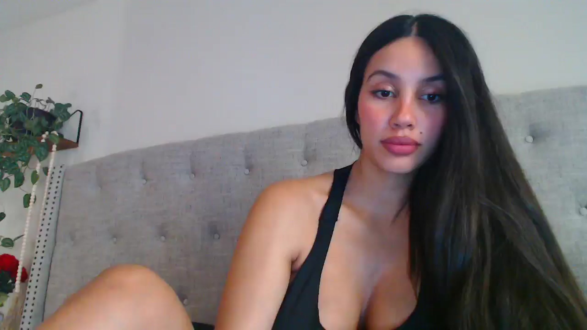 Gallery image thumbnail from SofiDiamond_'s myfreecams stream on, 12/20/2024, 21:41 image 20 of 20