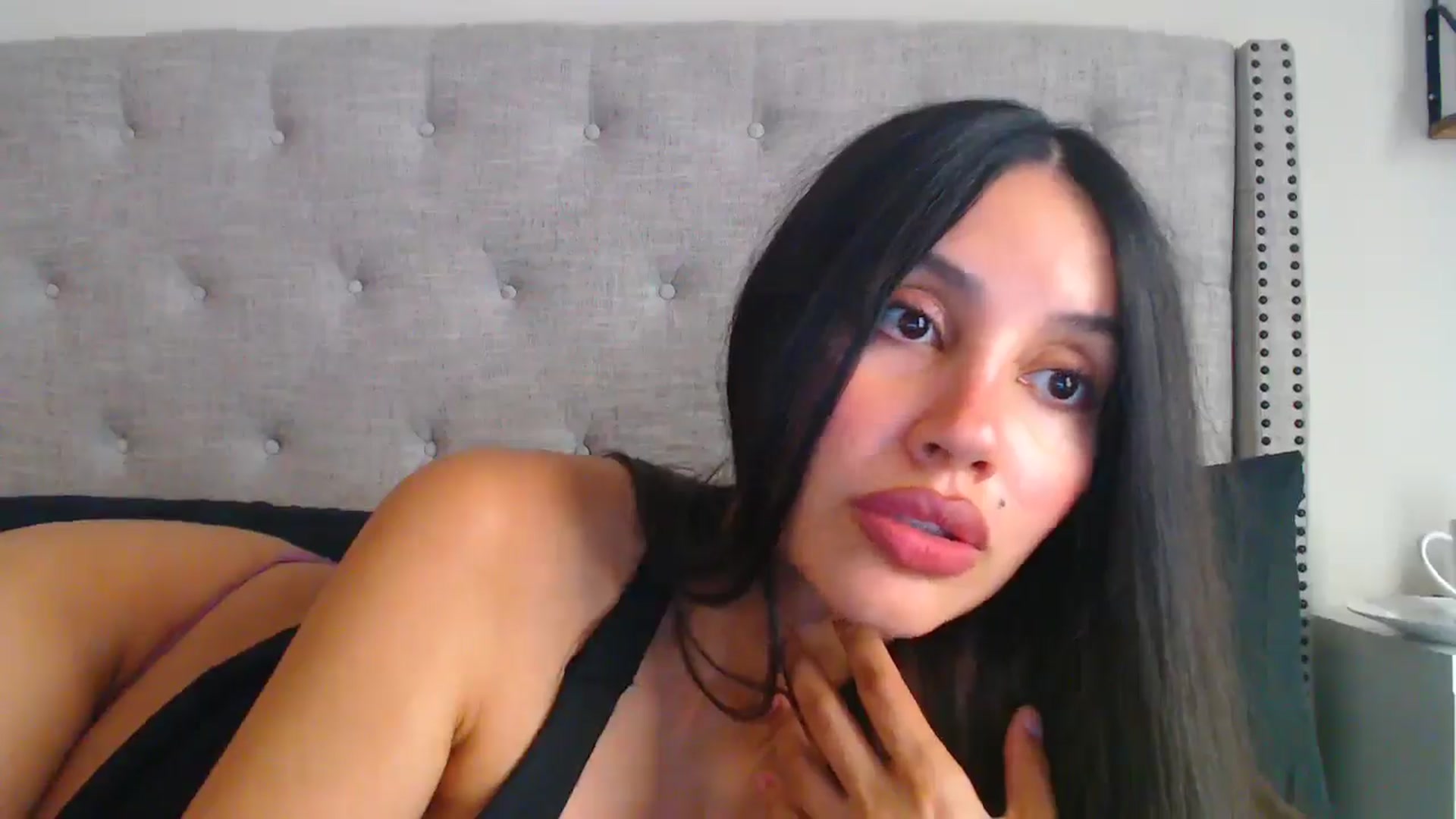 Gallery image thumbnail from SofiDiamond_'s myfreecams stream on, 12/20/2024, 21:41 image 6 of 20
