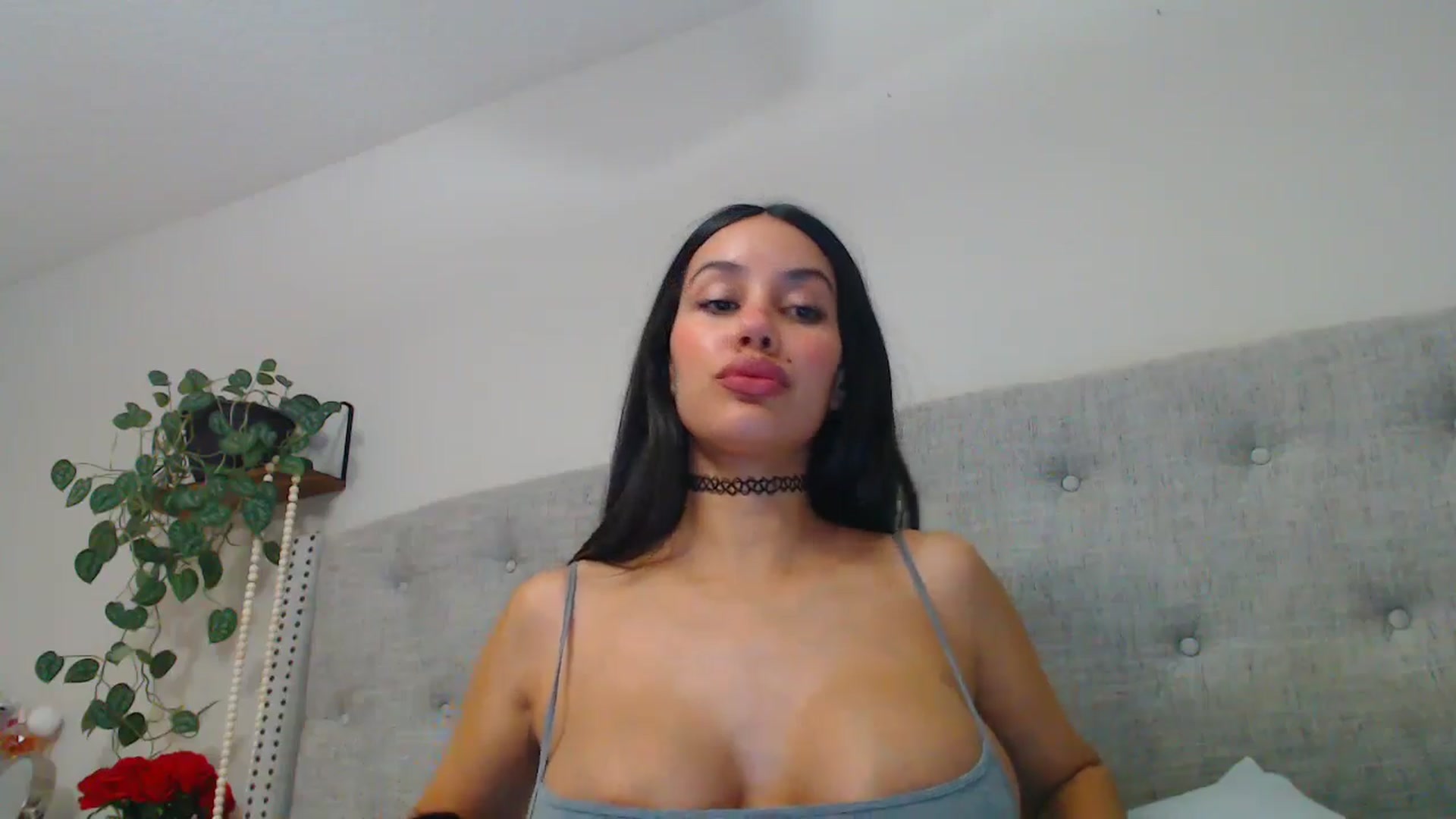 Gallery image thumbnail from SofiDiamond_'s myfreecams stream on, 12/26/2024, 23:50 image 9 of 20