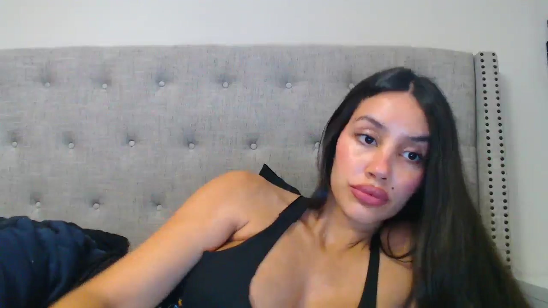 Gallery image thumbnail from SofiDiamond_'s myfreecams stream on, 01/02/2025, 22:11 image 16 of 20