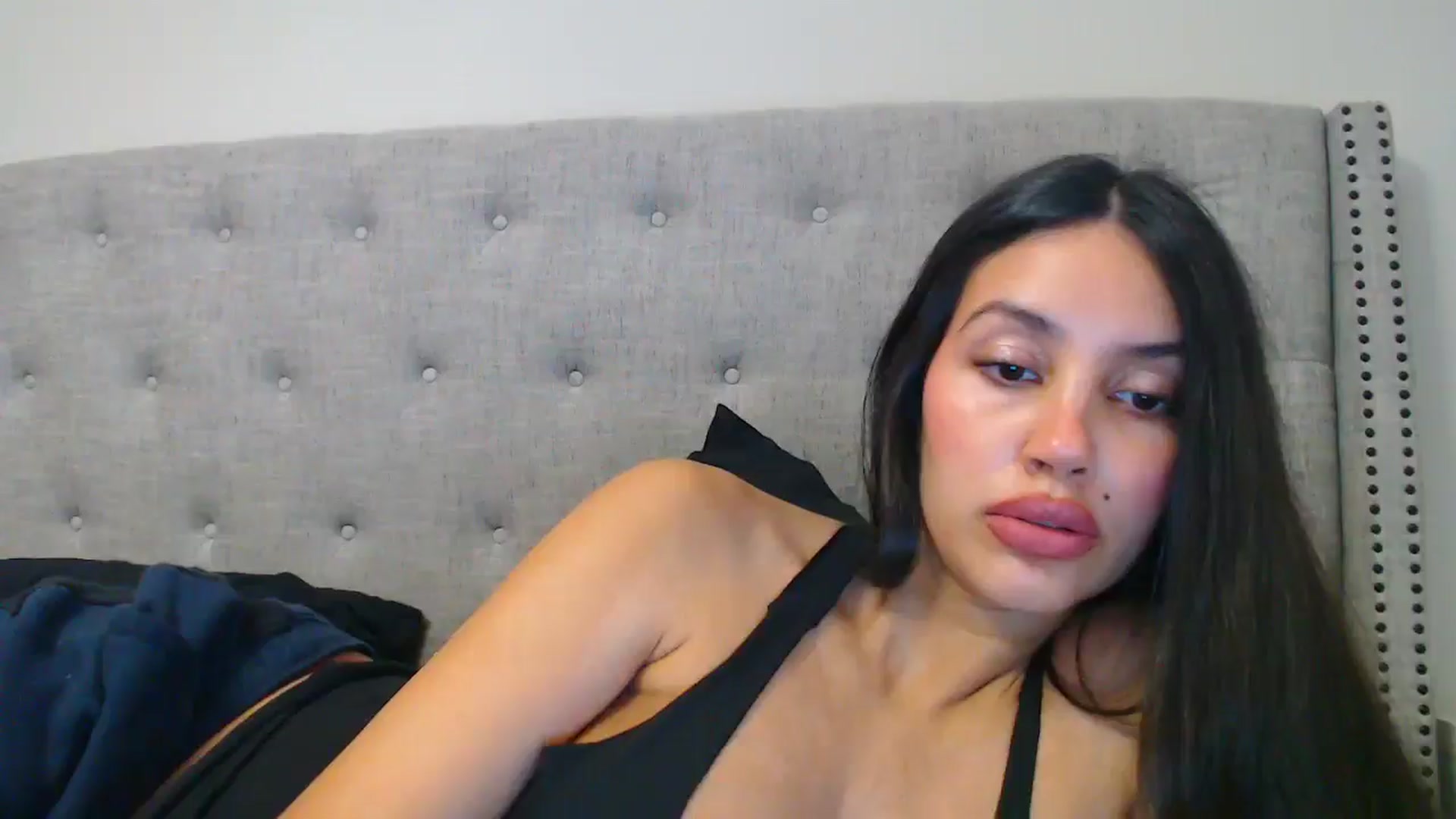 Gallery image thumbnail from SofiDiamond_'s myfreecams stream on, 01/02/2025, 22:11 image 17 of 20