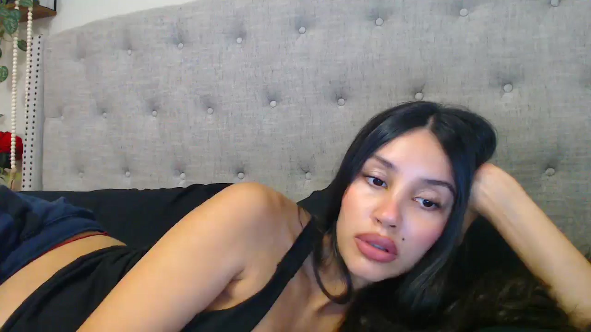 Gallery image thumbnail from SofiDiamond_'s myfreecams stream on, 01/02/2025, 22:11 image 4 of 20