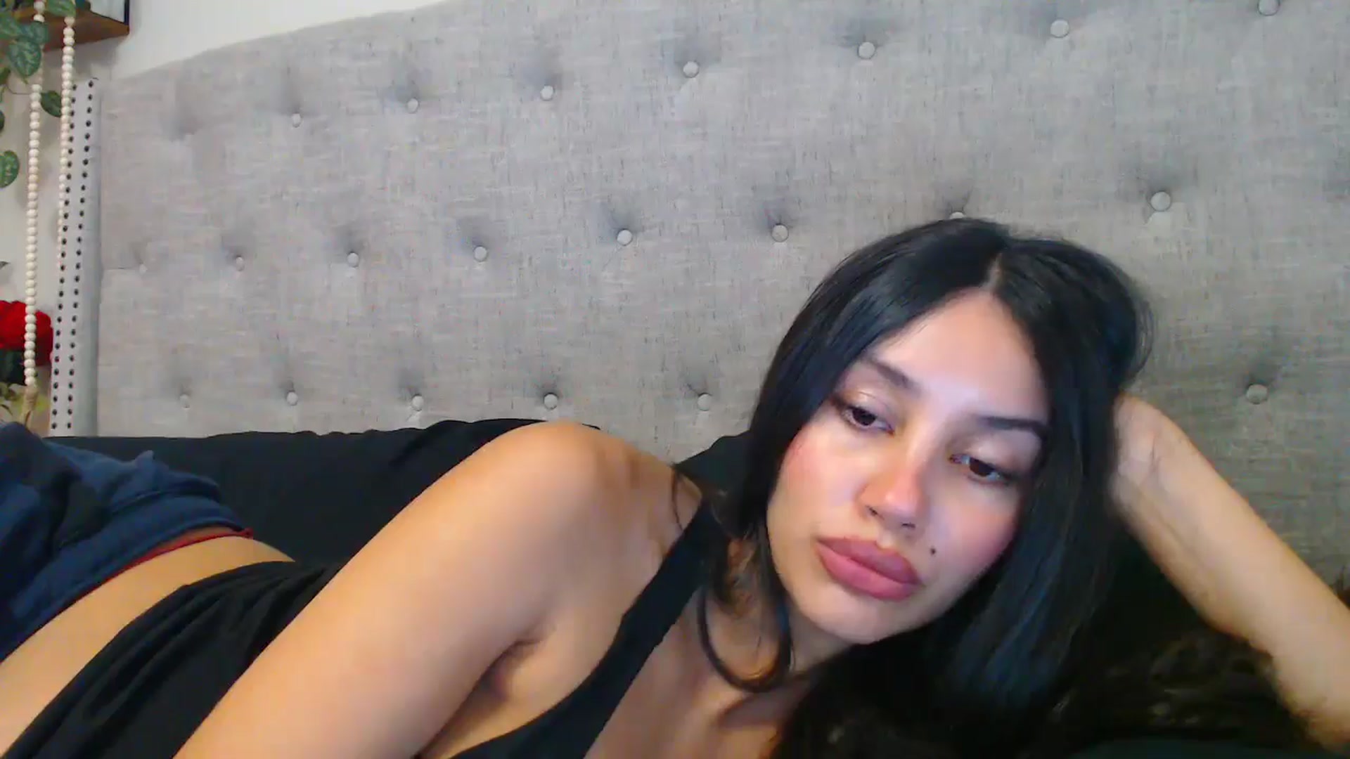 Gallery image thumbnail from SofiDiamond_'s myfreecams stream on, 01/02/2025, 22:11 image 2 of 20