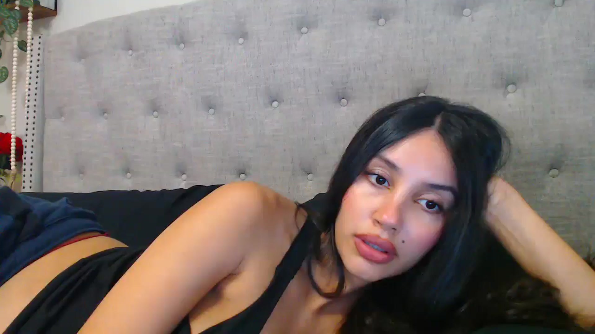 Gallery image thumbnail from SofiDiamond_'s myfreecams stream on, 01/02/2025, 22:11 image 1 of 20