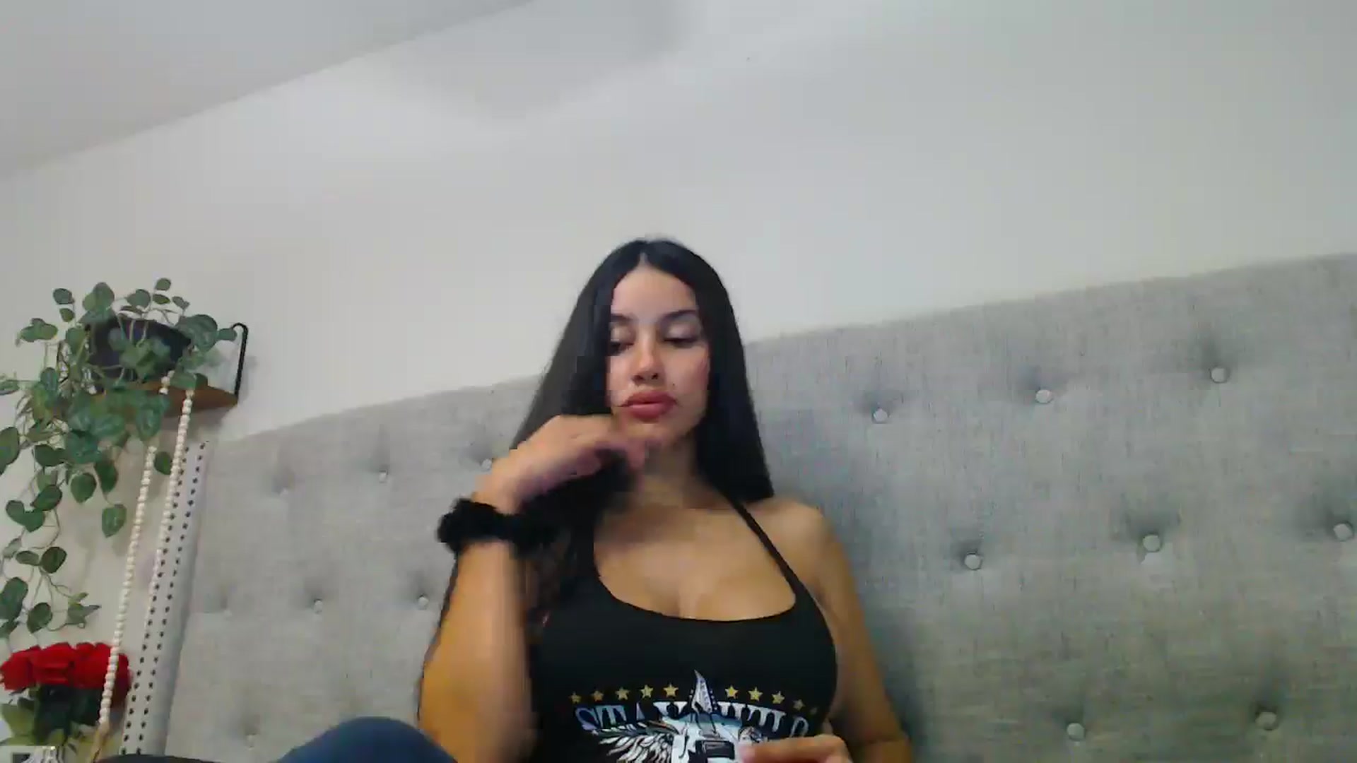Gallery image thumbnail from SofiDiamond_'s myfreecams stream on, 01/02/2025, 23:10 image 6 of 20