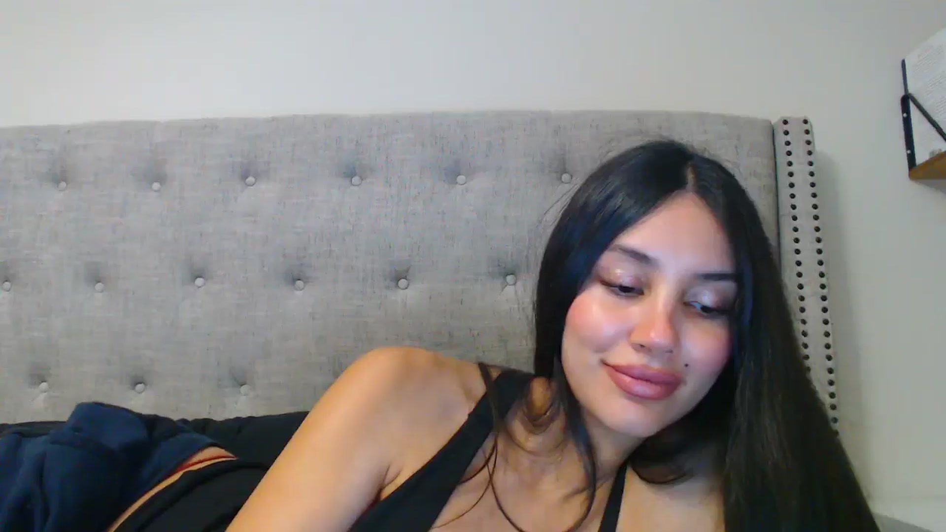 Gallery image thumbnail from SofiDiamond_'s myfreecams stream on, 01/02/2025, 23:10 image 16 of 20