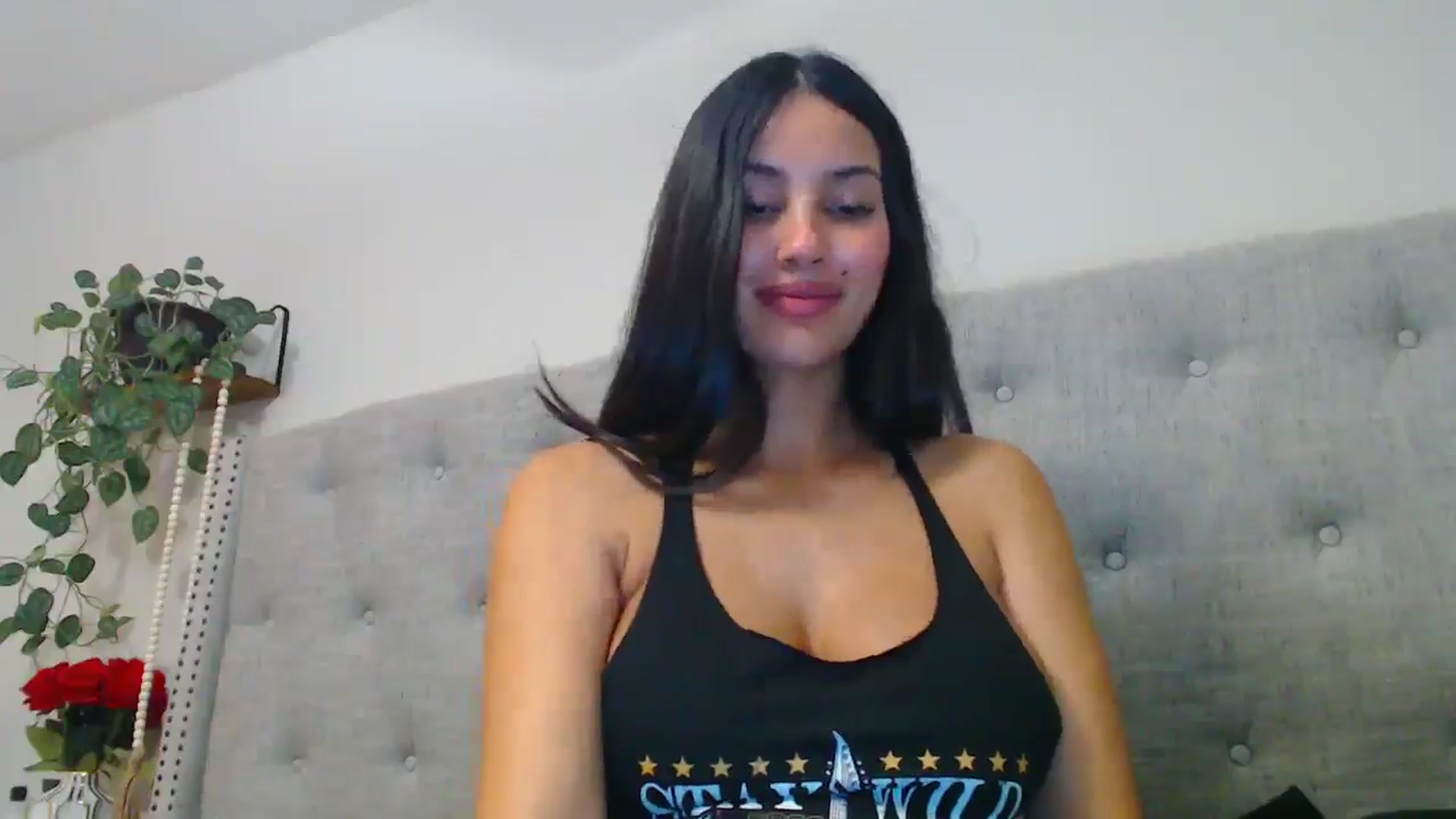 Gallery image thumbnail from SofiDiamond_'s myfreecams stream on, 01/02/2025, 23:10 image 14 of 20