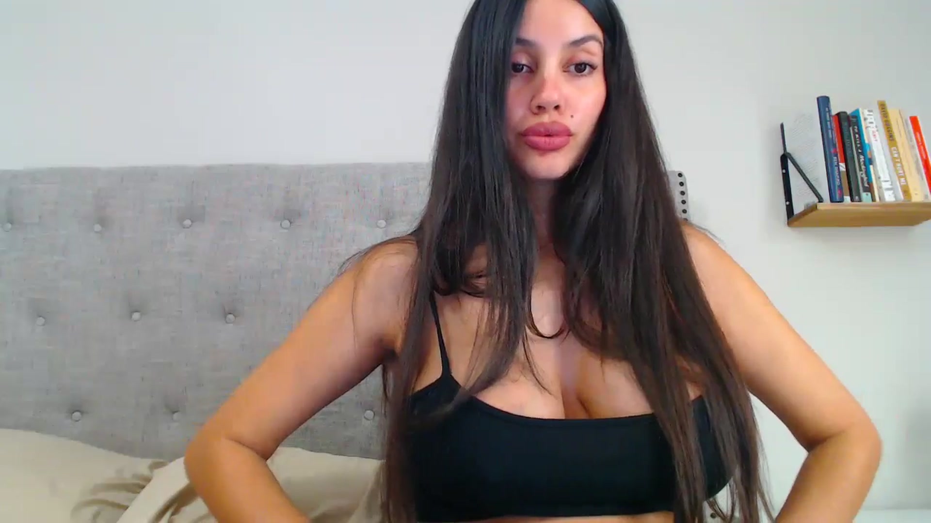 Gallery image thumbnail from SofiDiamond_'s myfreecams stream on, 01/28/2025, 22:21 image 8 of 20