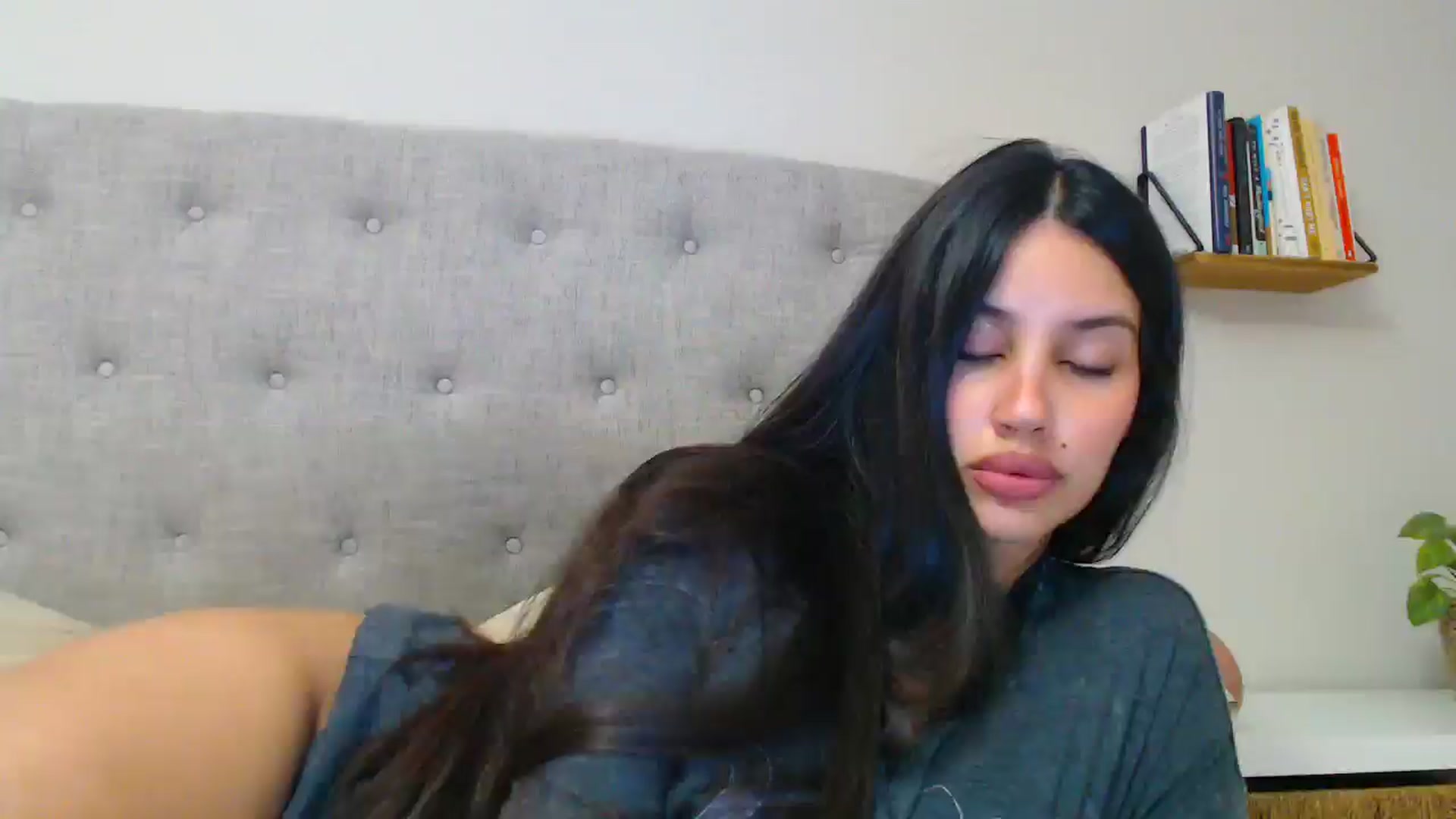 Gallery image thumbnail from SofiDiamond_'s myfreecams stream on, 01/28/2025, 23:44 image 1 of 20