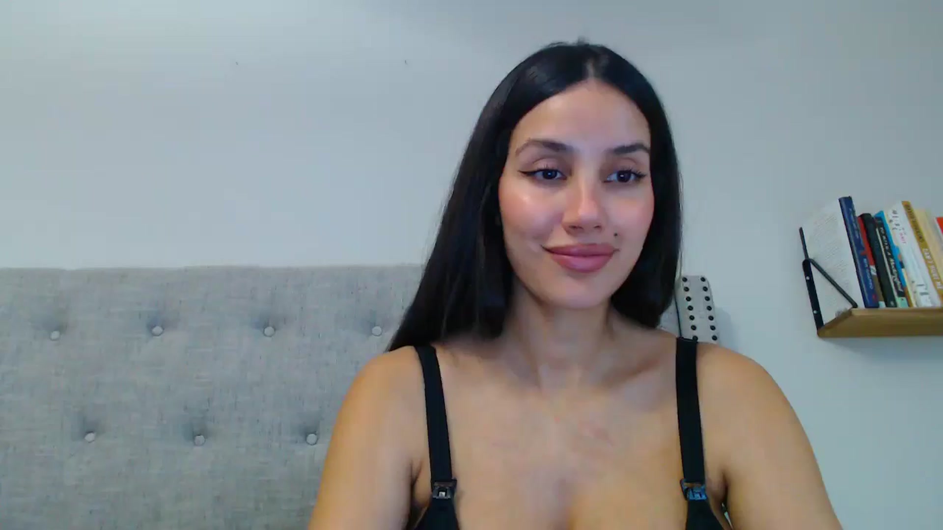 Gallery image thumbnail from SofiDiamond_'s myfreecams stream on, 02/13/2025, 19:36 image 3 of 20