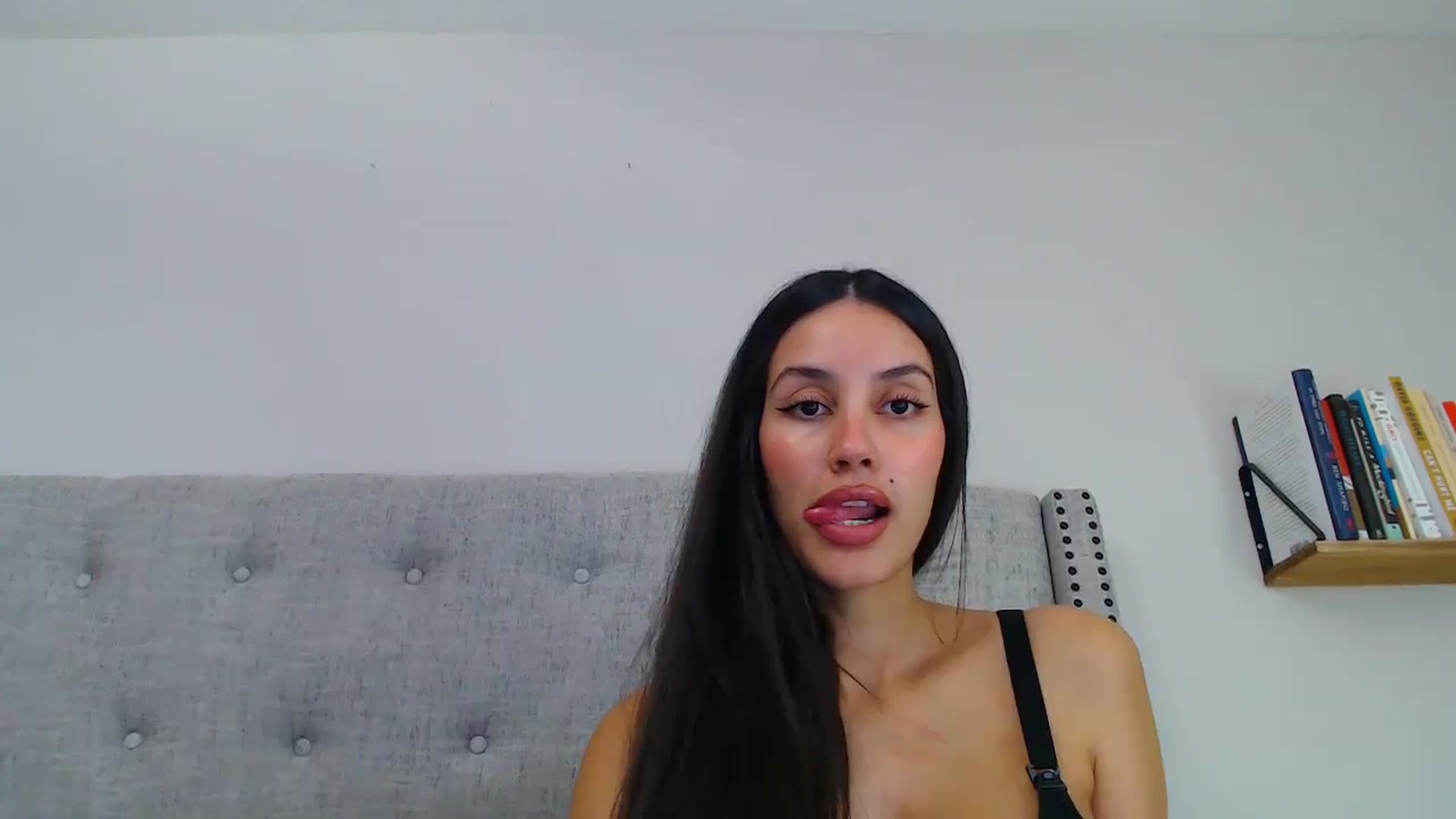 Gallery image thumbnail from SofiDiamond_'s myfreecams stream on, 02/13/2025, 19:36 image 14 of 20