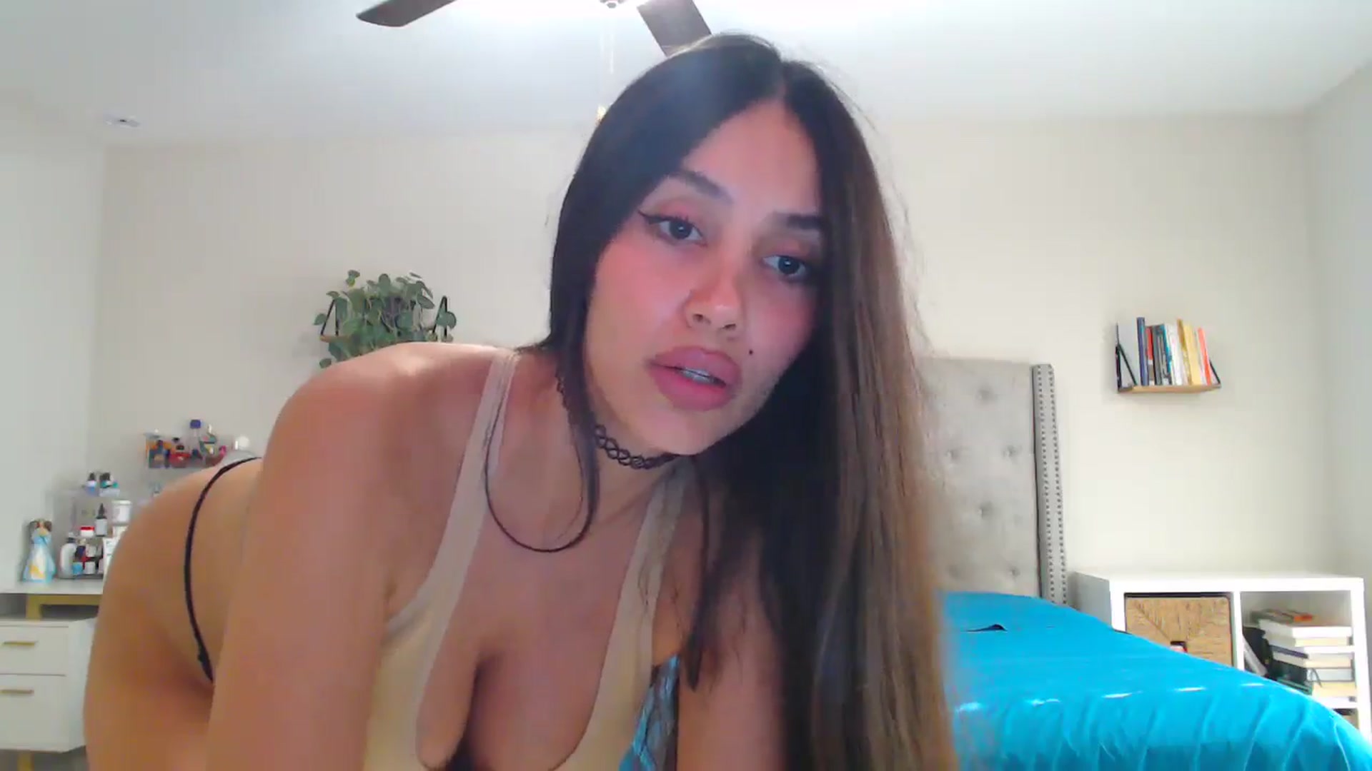 Gallery image thumbnail from SofiDiamond_'s myfreecams stream on, 03/15/2025, 22:15 image 19 of 20