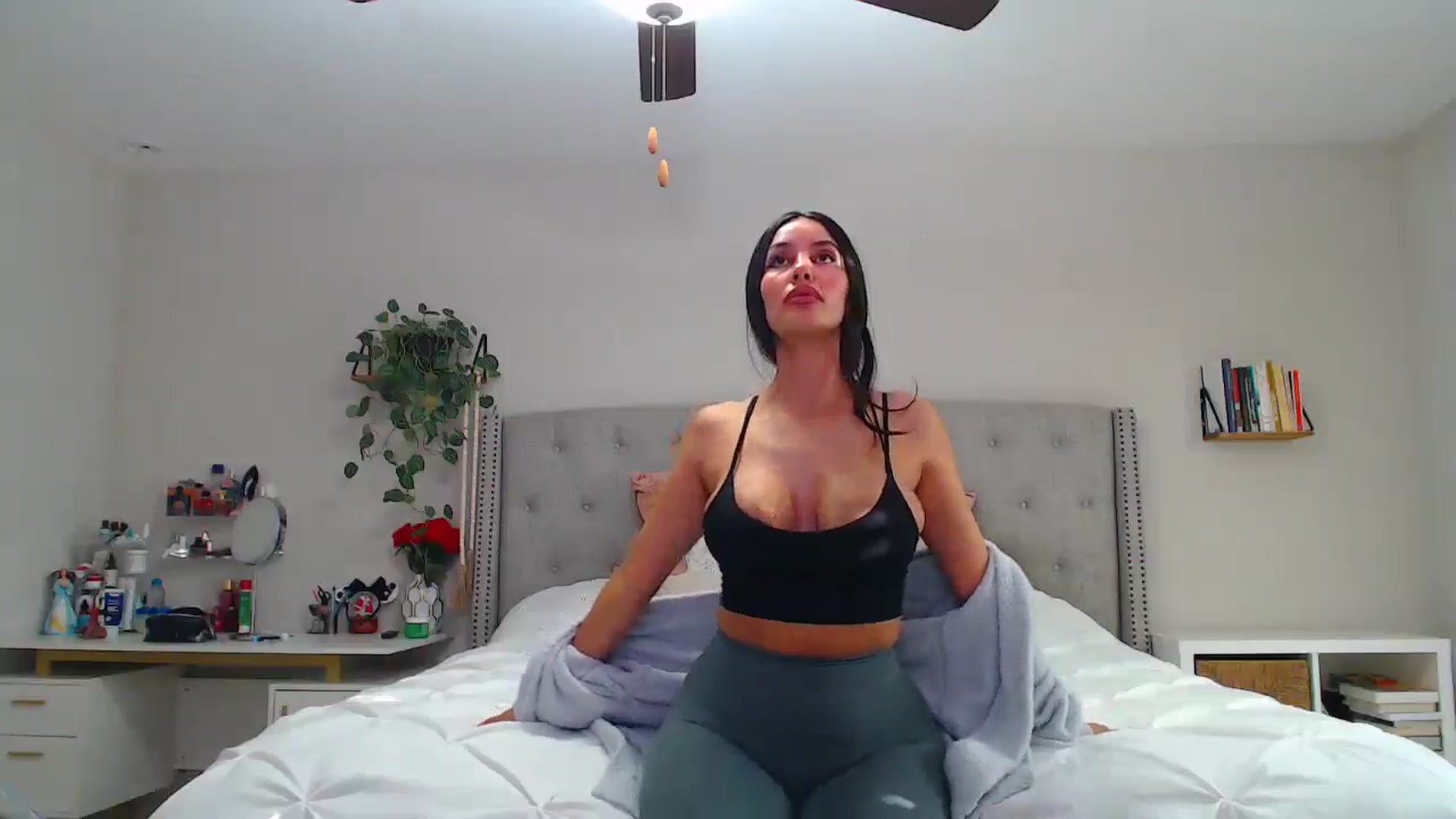 Gallery image thumbnail from SofiDiamond_'s myfreecams stream on, 04/06/2025, 24:03 image 12 of 20