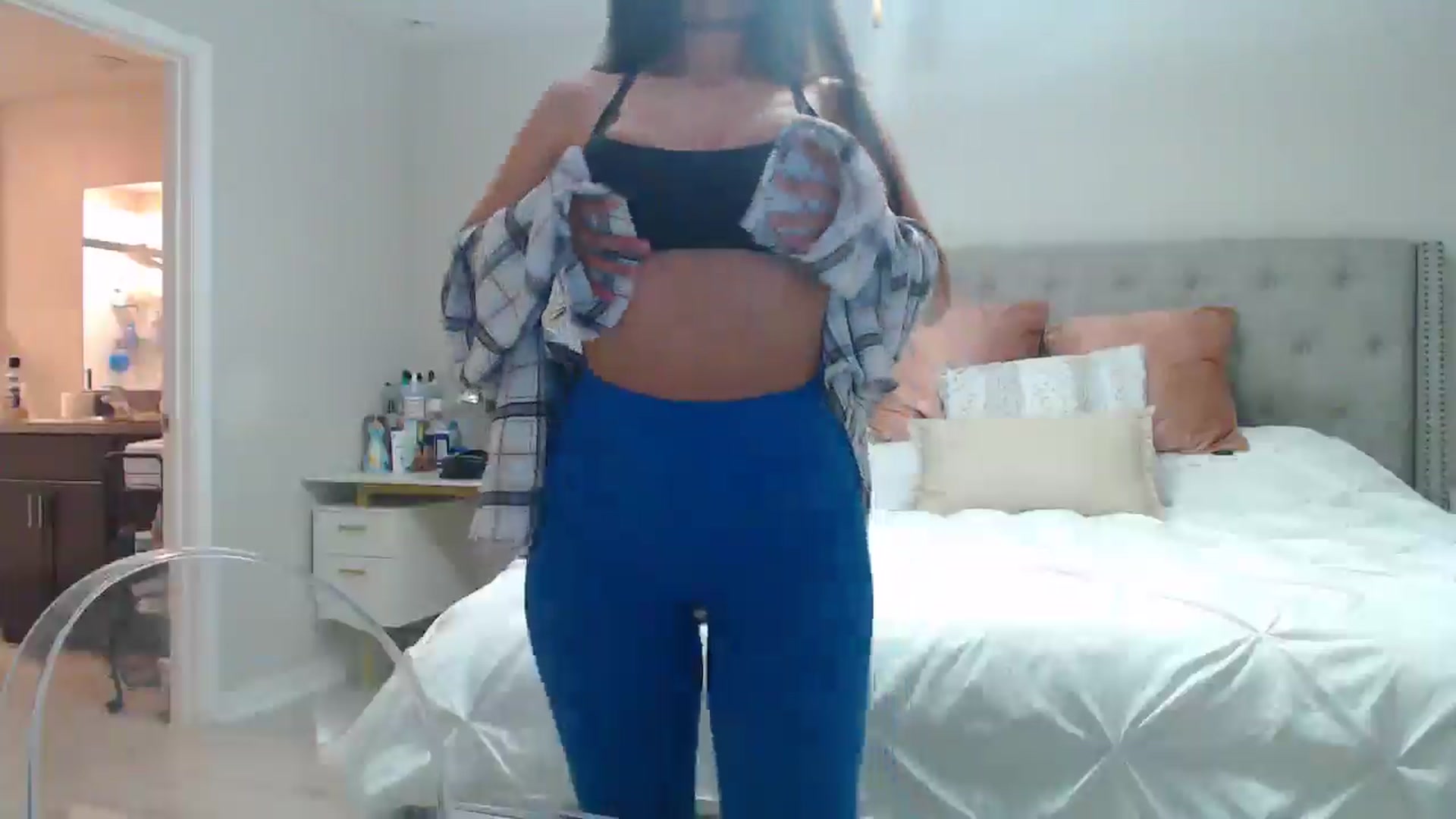 Gallery image thumbnail from SofiDiamond_'s myfreecams stream on, 04/07/2025, 23:57 image 7 of 20
