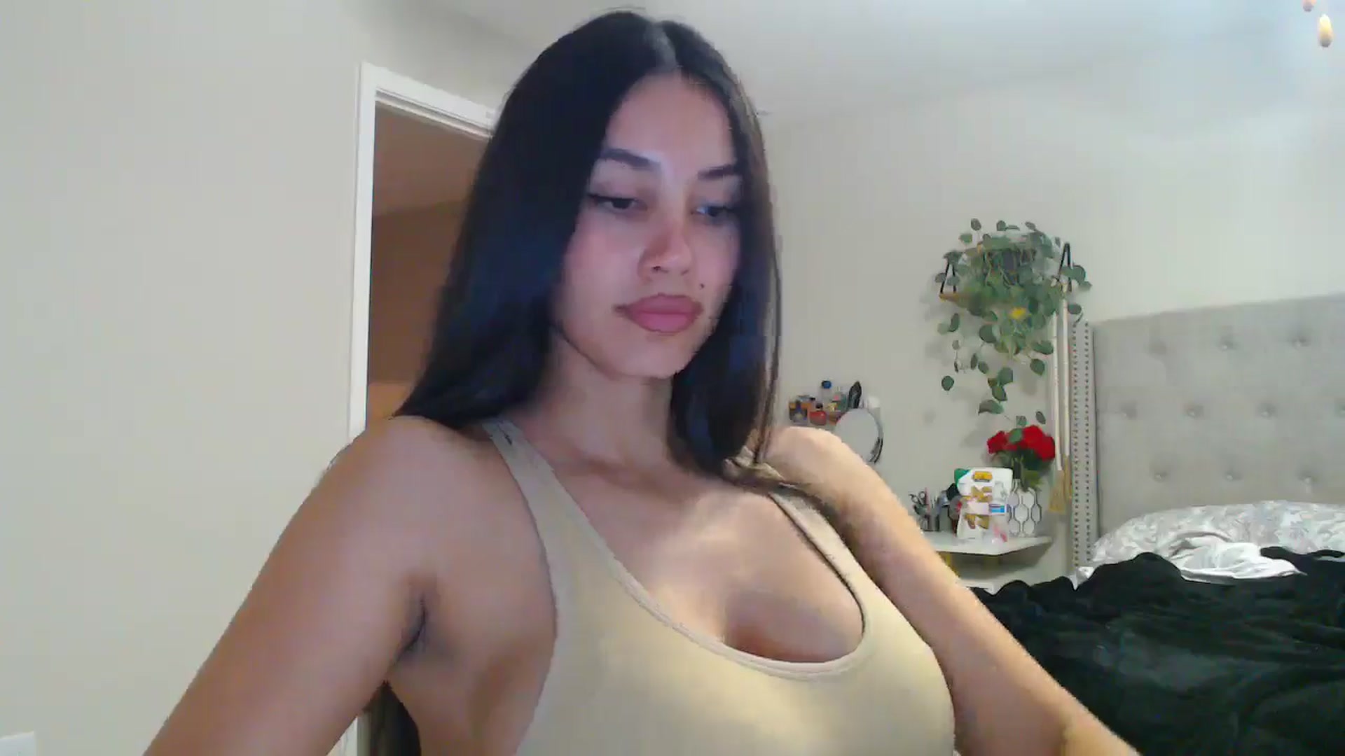 Gallery image thumbnail from SofiDiamond_'s myfreecams stream on, 04/09/2025, 23:21 image 12 of 20