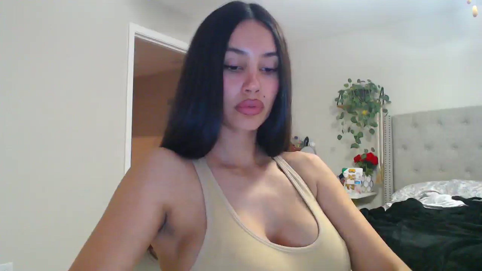 Gallery image thumbnail from SofiDiamond_'s myfreecams stream on, 04/09/2025, 23:21 image 8 of 20