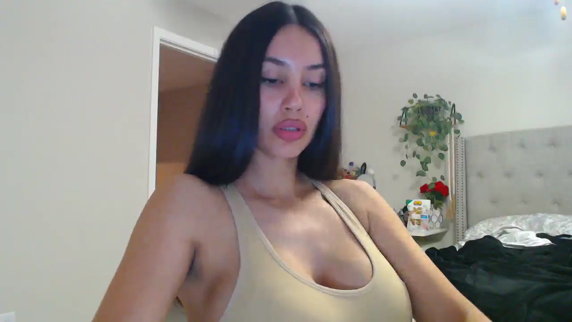 Gallery image thumbnail from SofiDiamond_'s myfreecams stream on, 04/09/2025, 23:21 image 7 of 20