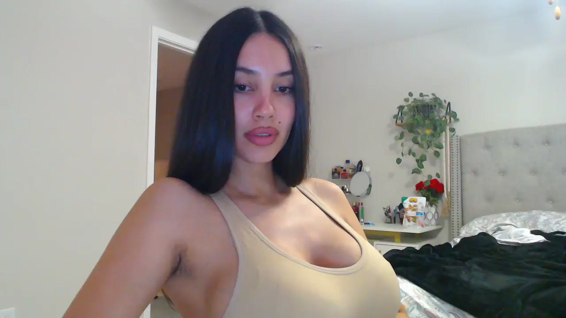 Gallery image thumbnail from SofiDiamond_'s myfreecams stream on, 04/09/2025, 23:21 image 9 of 20