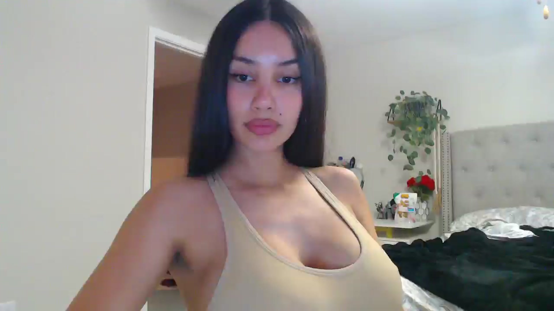 Gallery image thumbnail from SofiDiamond_'s myfreecams stream on, 04/09/2025, 23:21 image 5 of 20