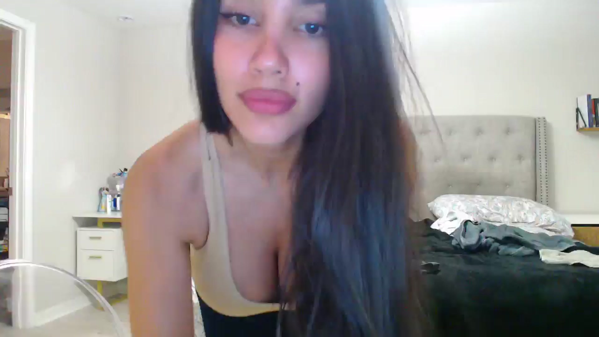 Gallery image thumbnail from SofiDiamond_'s myfreecams stream on, 04/10/2025, 01:01 image 15 of 20