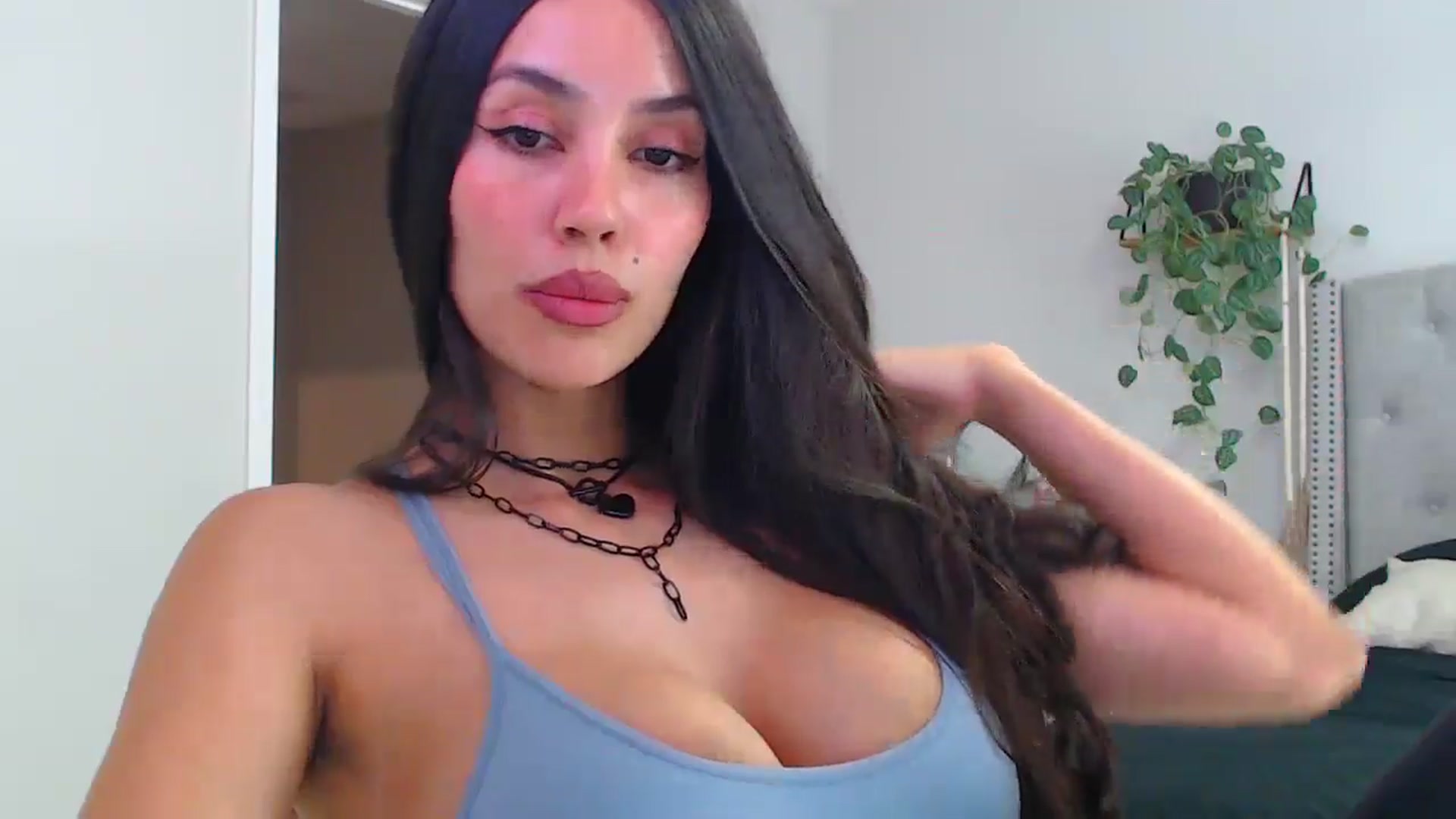 Gallery image thumbnail from SofiDiamond_'s myfreecams stream on, 04/12/2025, 21:29 image 7 of 20