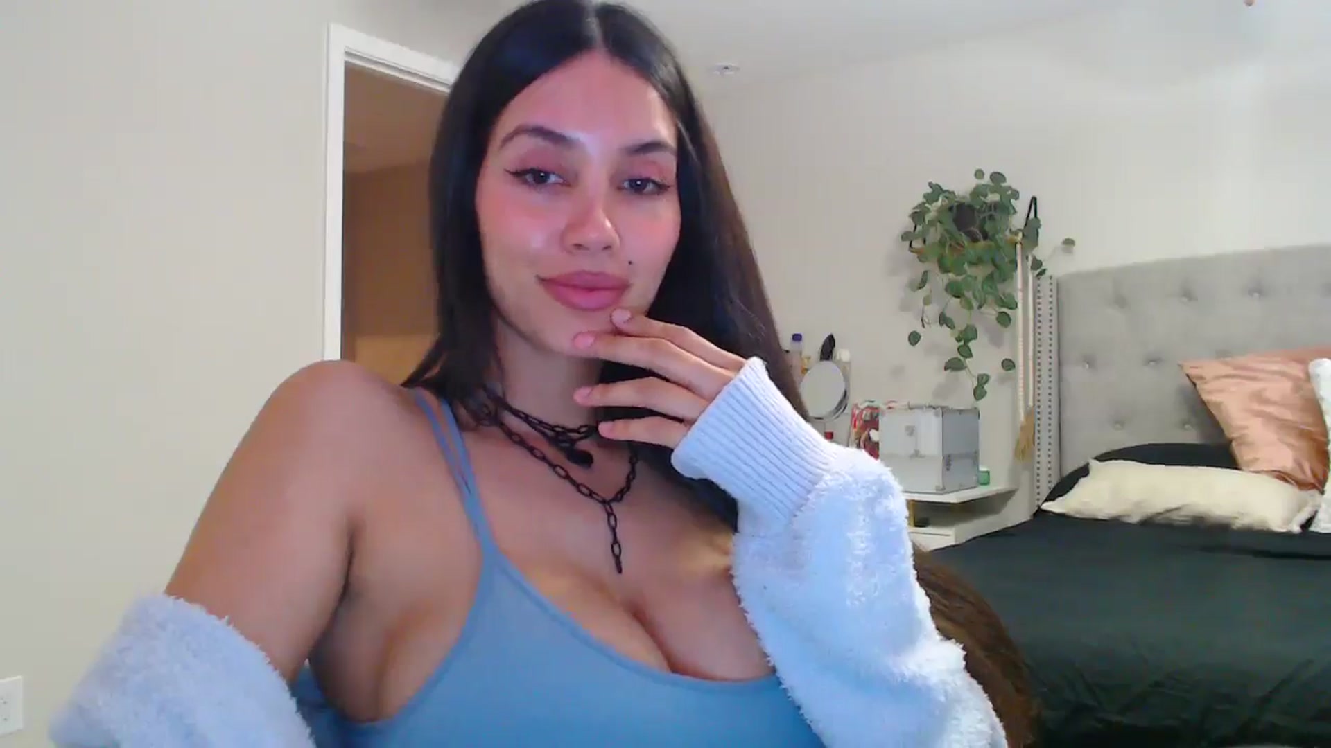 Gallery image thumbnail from SofiDiamond_'s myfreecams stream on, 04/13/2025, 24:11 image 5 of 20