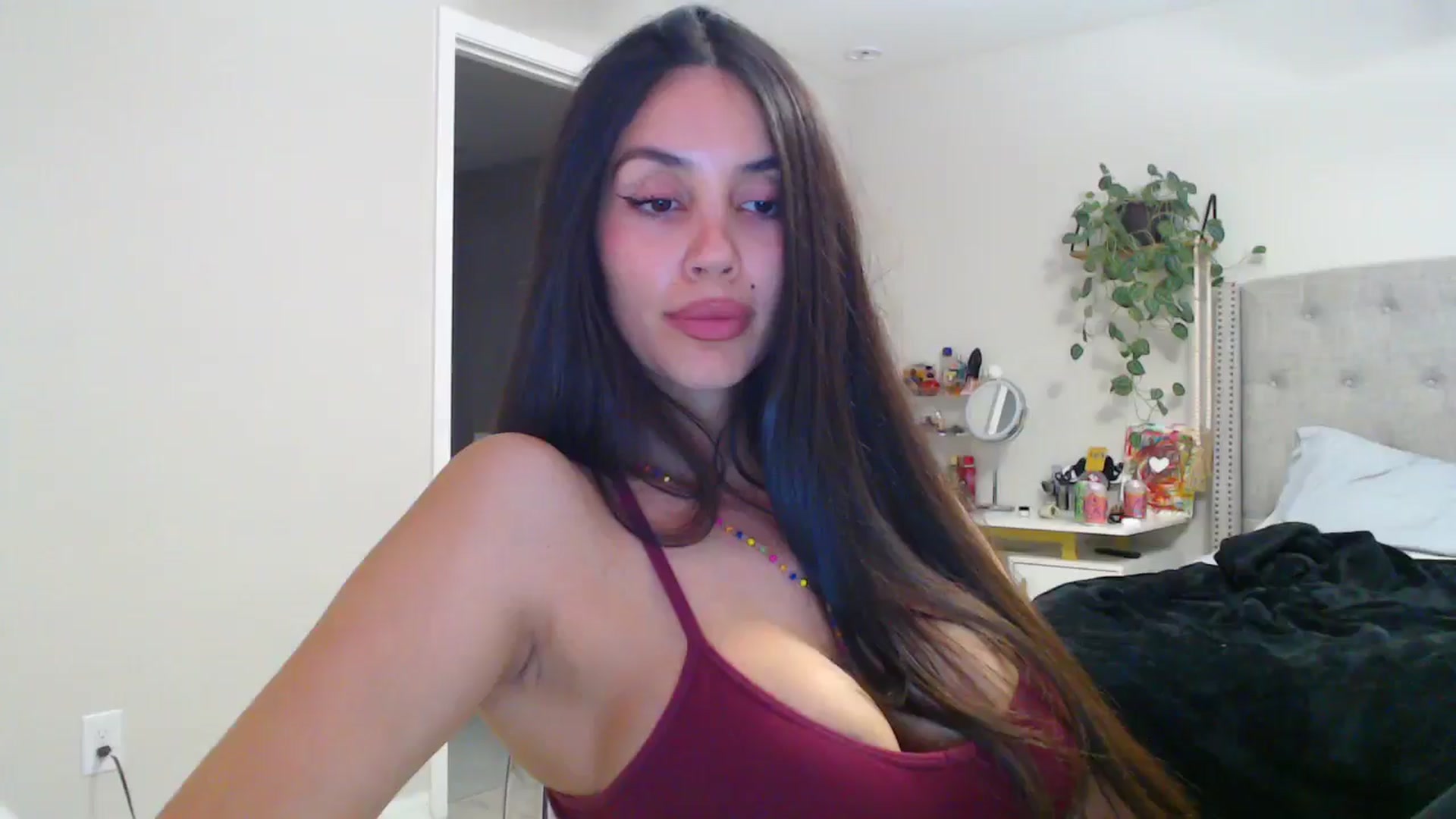 Gallery image thumbnail from SofiDiamond_'s myfreecams stream on, 04/20/2025, 03:30 image 3 of 20