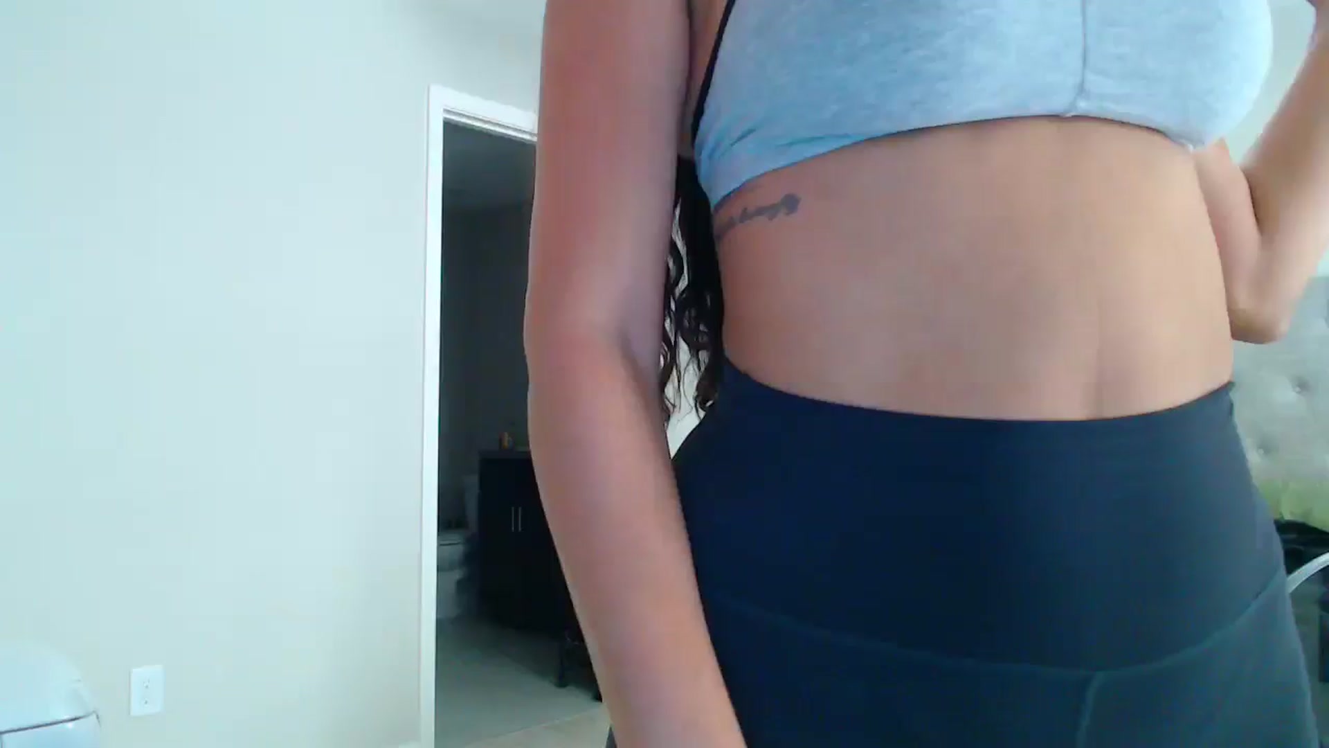 Gallery image thumbnail from SofiDiamond_'s myfreecams stream on, 04/25/2025, 21:56 image 13 of 20