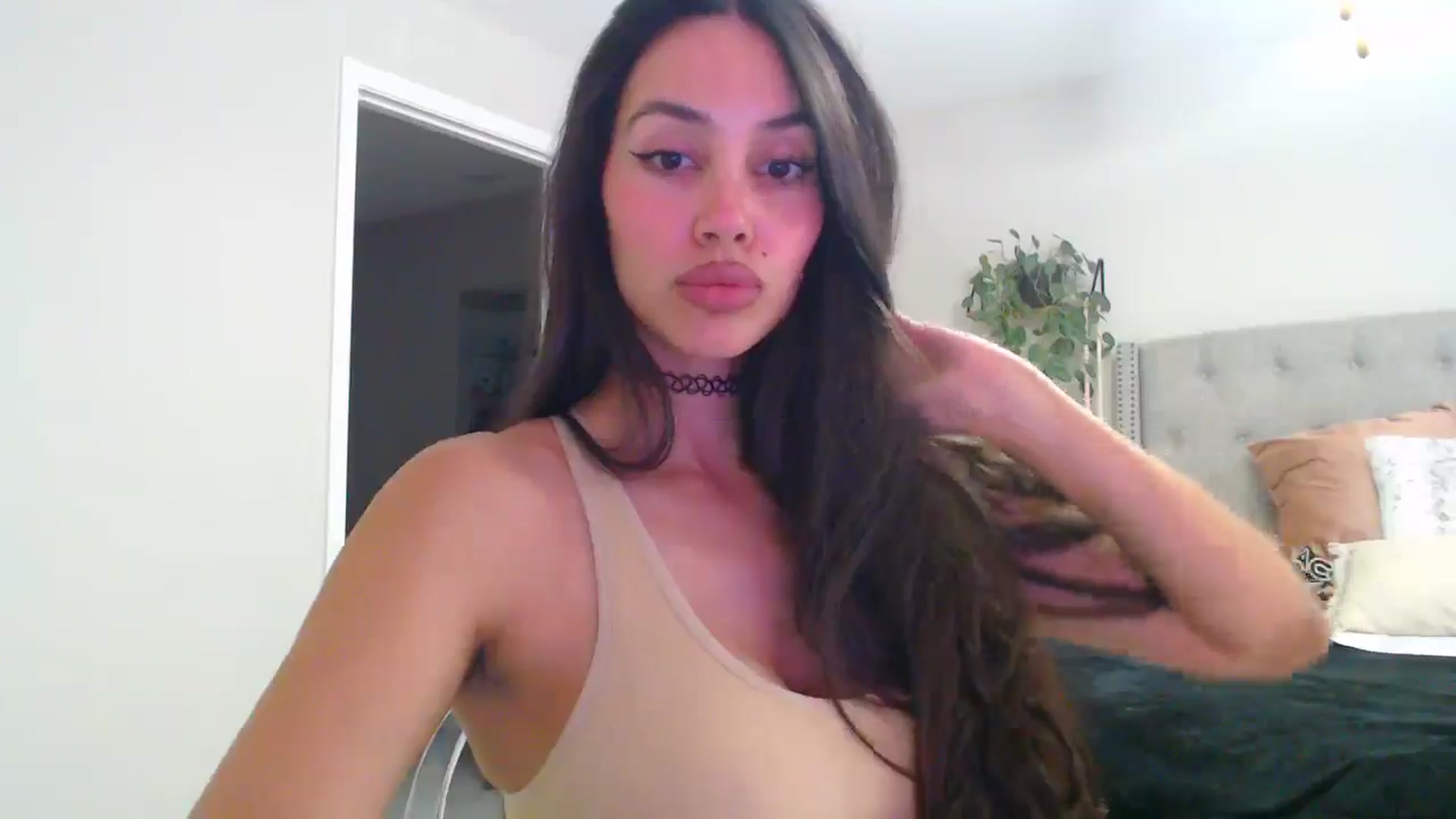 Gallery image thumbnail from SofiDiamond_'s myfreecams stream on, 05/07/2025, 22:32 image 9 of 20