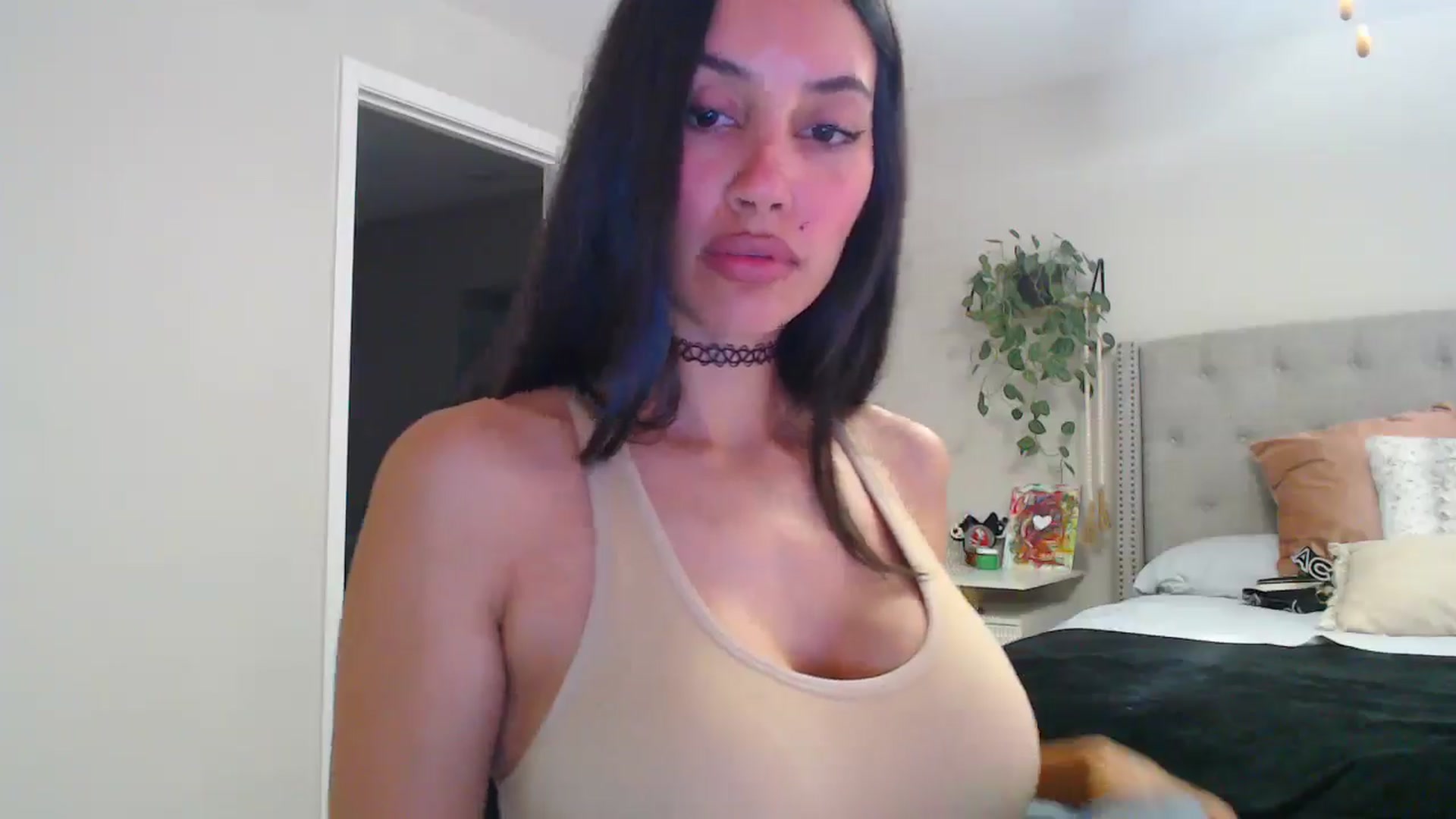 Gallery image thumbnail from SofiDiamond_'s myfreecams stream on, 05/07/2025, 22:32 image 7 of 20