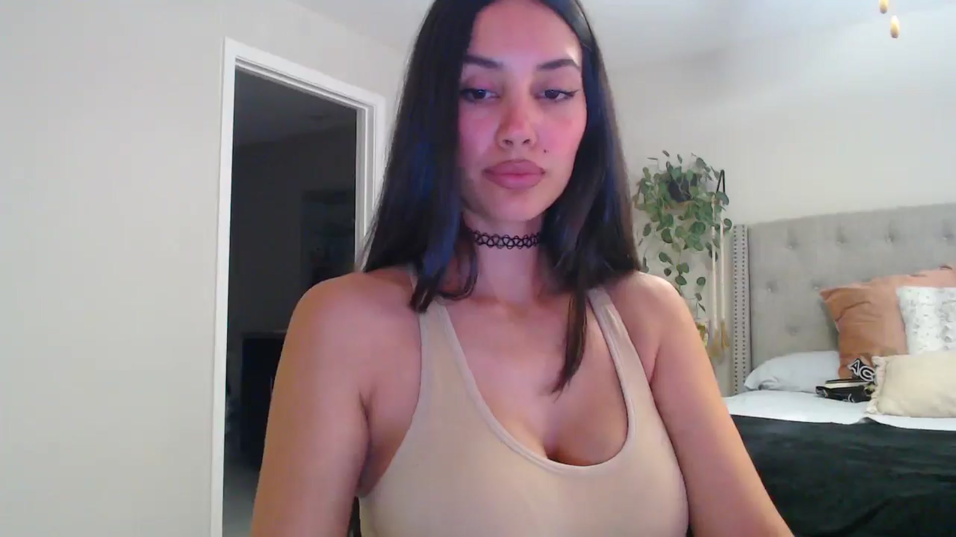 Gallery image thumbnail from SofiDiamond_'s myfreecams stream on, 05/07/2025, 22:32 image 8 of 20