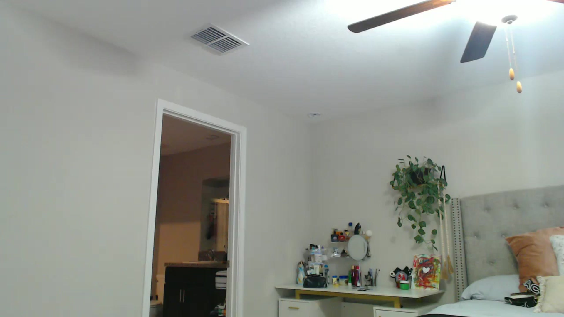 Gallery image thumbnail from SofiDiamond_'s myfreecams stream on, 05/07/2025, 23:36 image 4 of 20